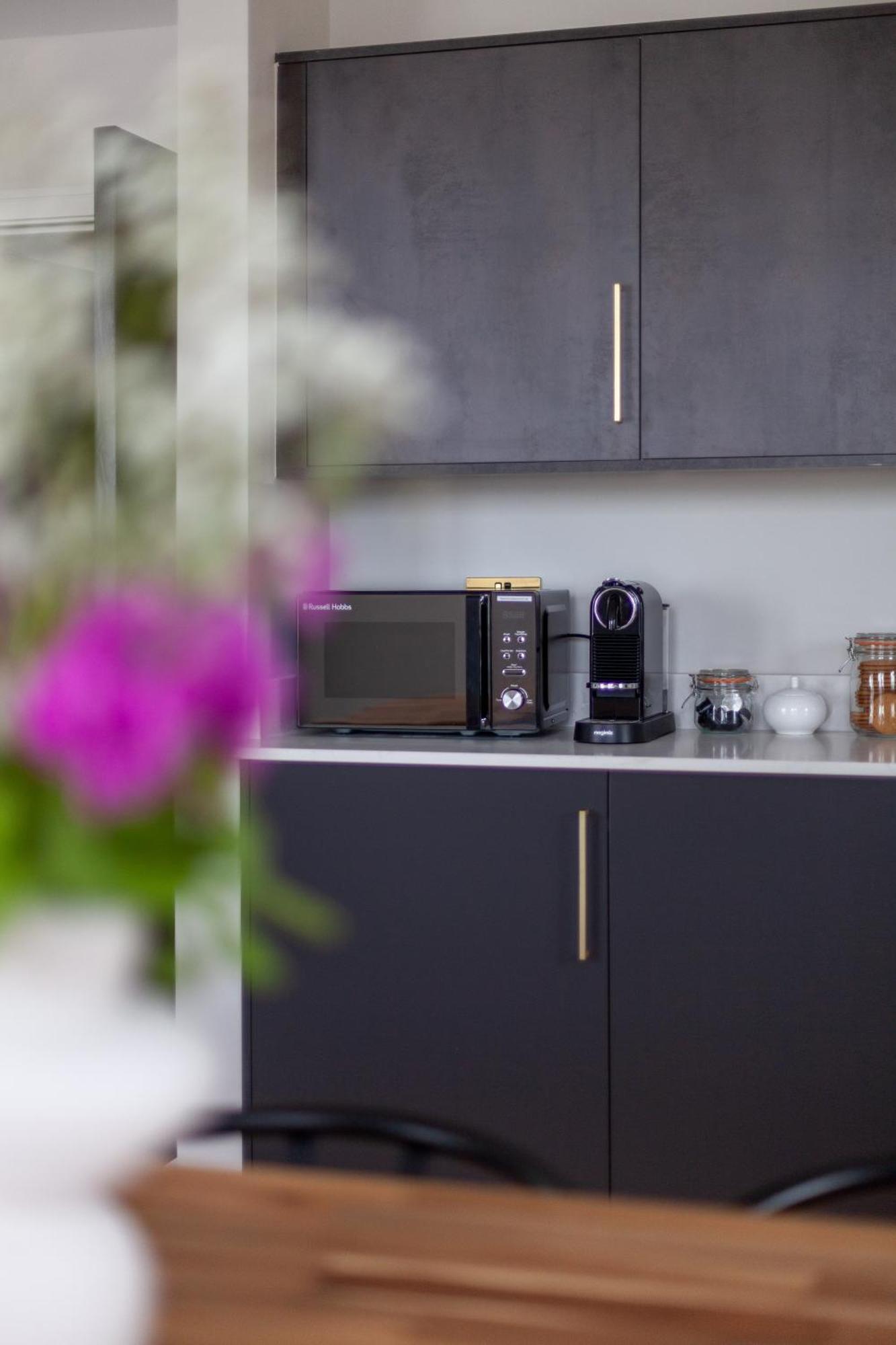 Arte Stays - Lux Stylish Penthouse - Heart Of Wembley - Parking London