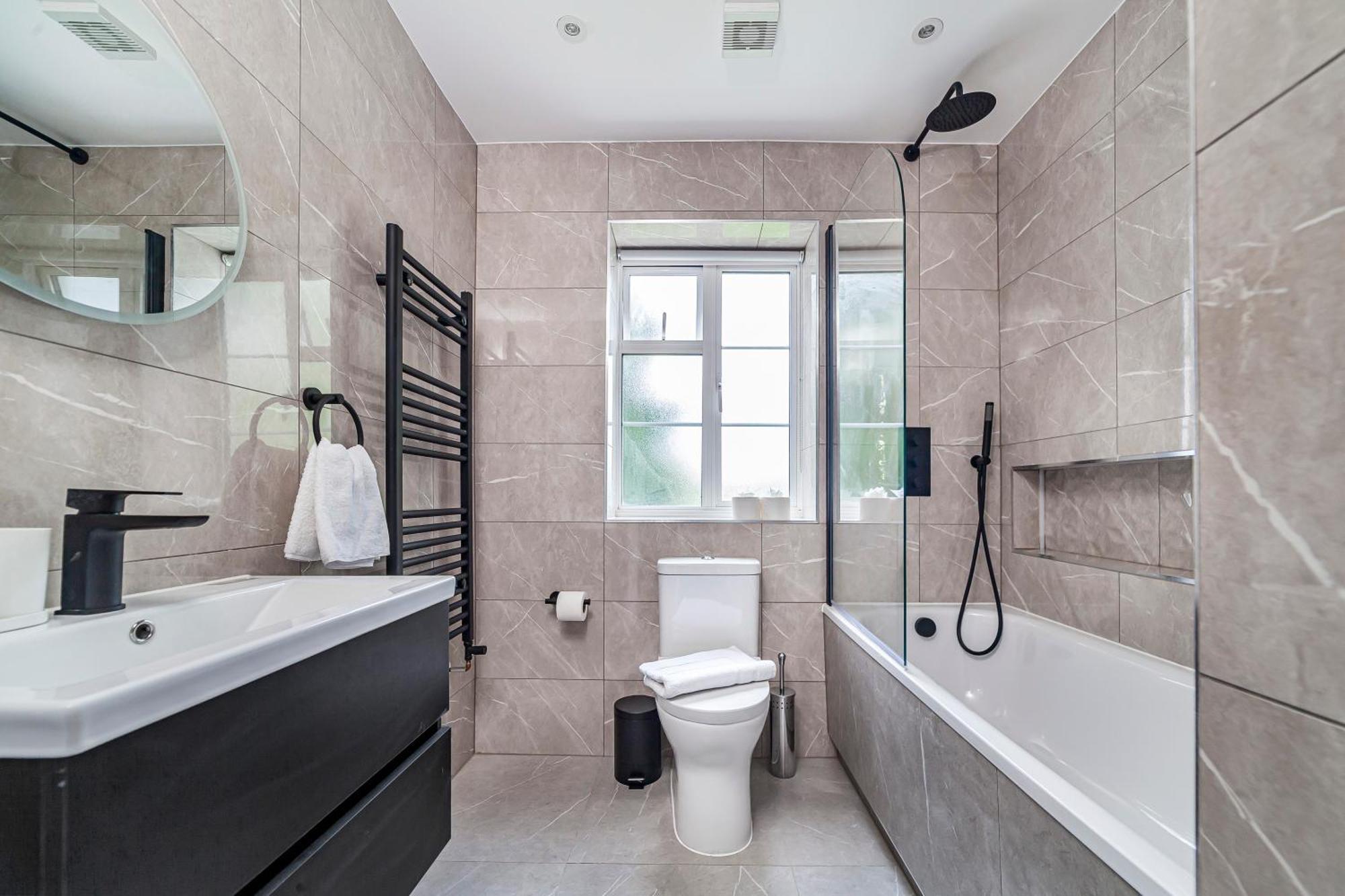 Apartment Arte - Serviced For Leisure And Business - Private Parking - 12 Minutes Walking From Wembley Stadium London
