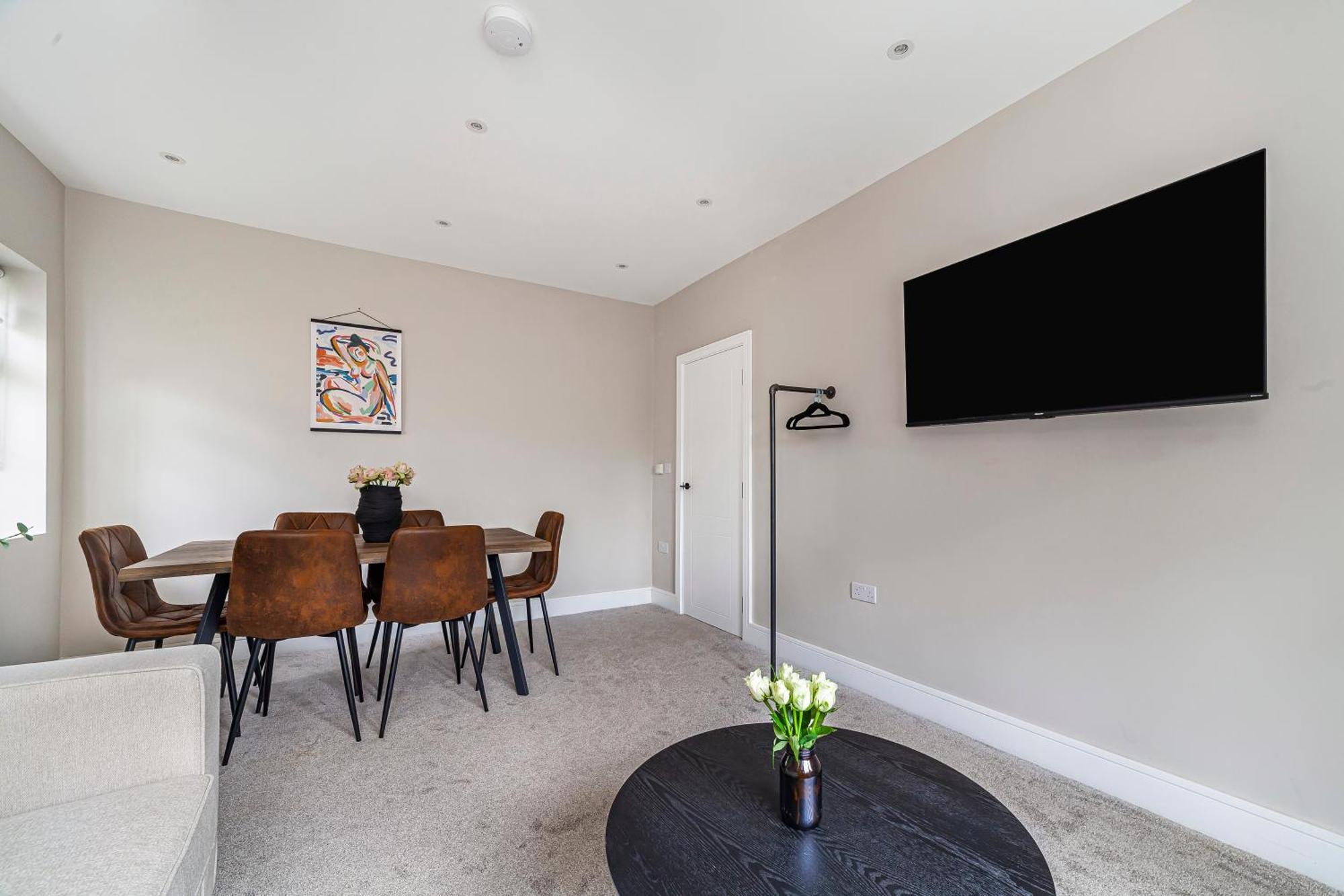 Apartment Arte - Serviced For Leisure And Business - Private Parking - 12 Minutes Walking From Wembley Stadium *