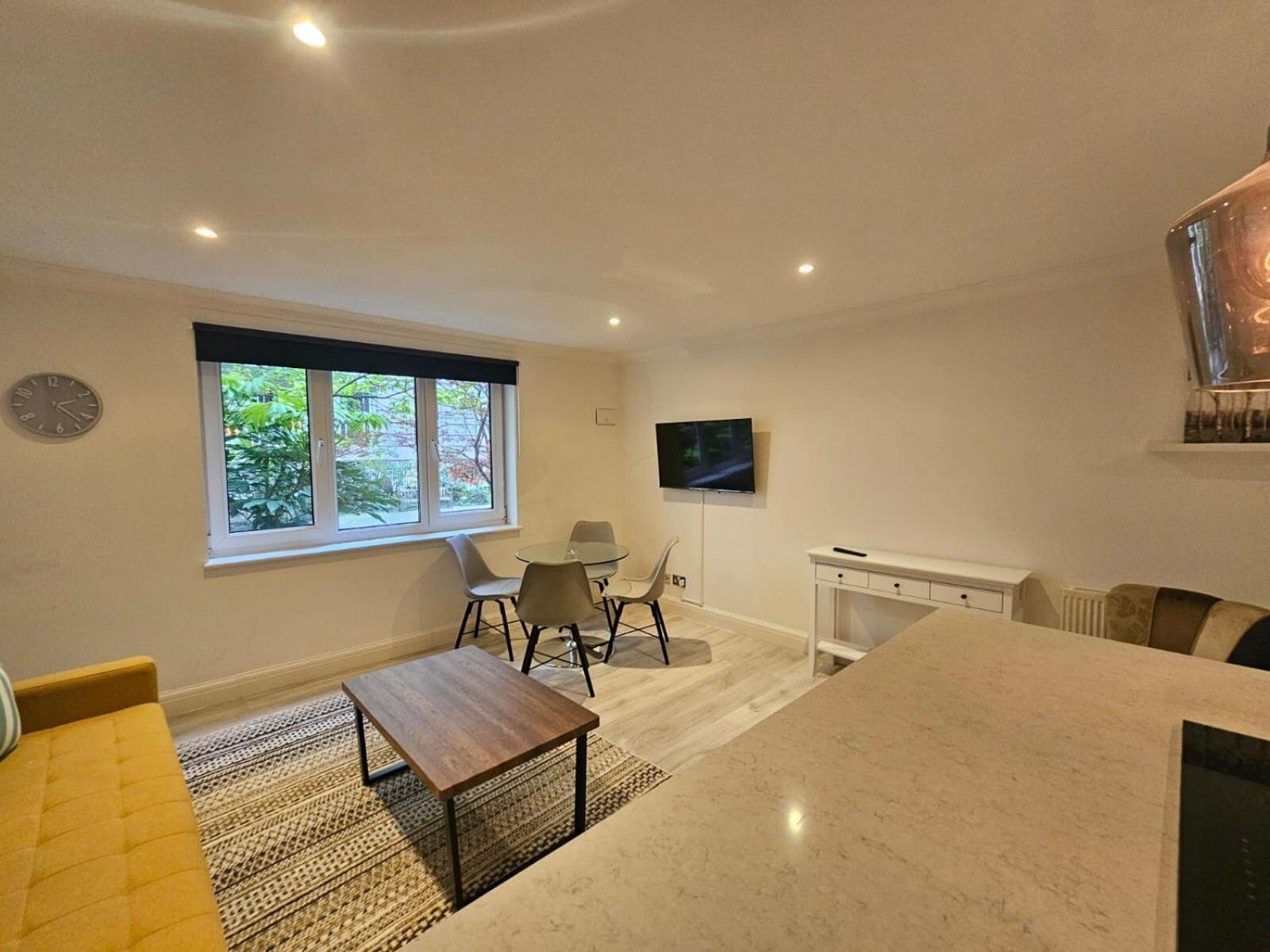 St Paul's Apartment *