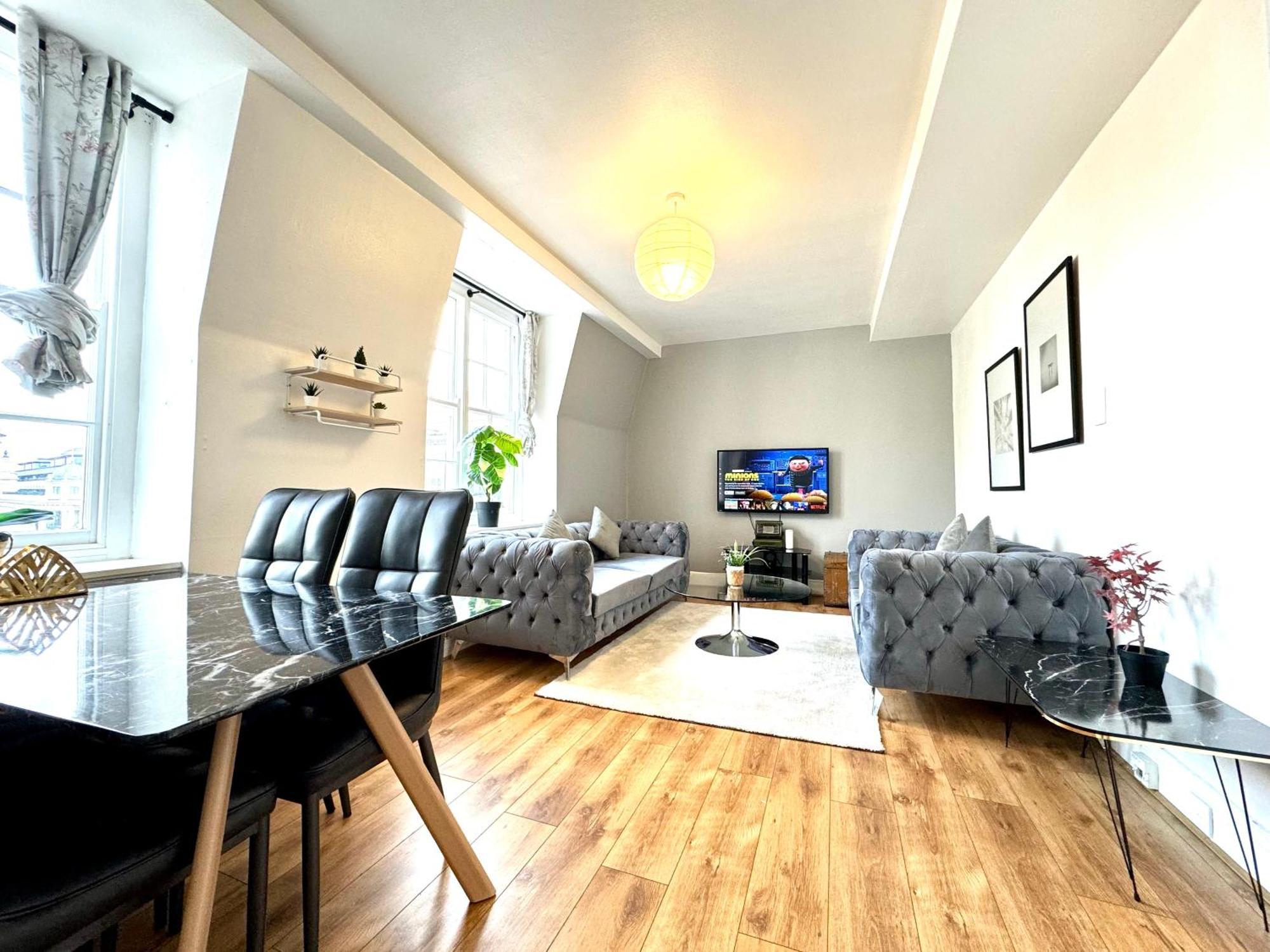 The Prince's Palace Central Queensway By Wild Apartment
