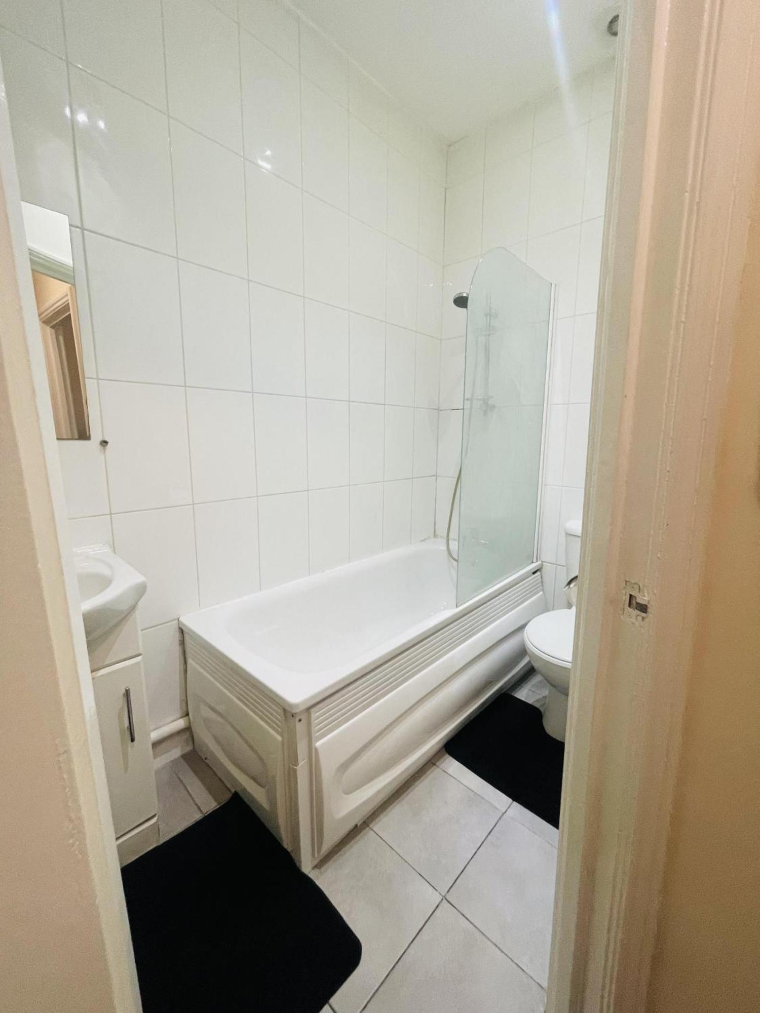 Captivating 2-bed In Paddington Apartment *