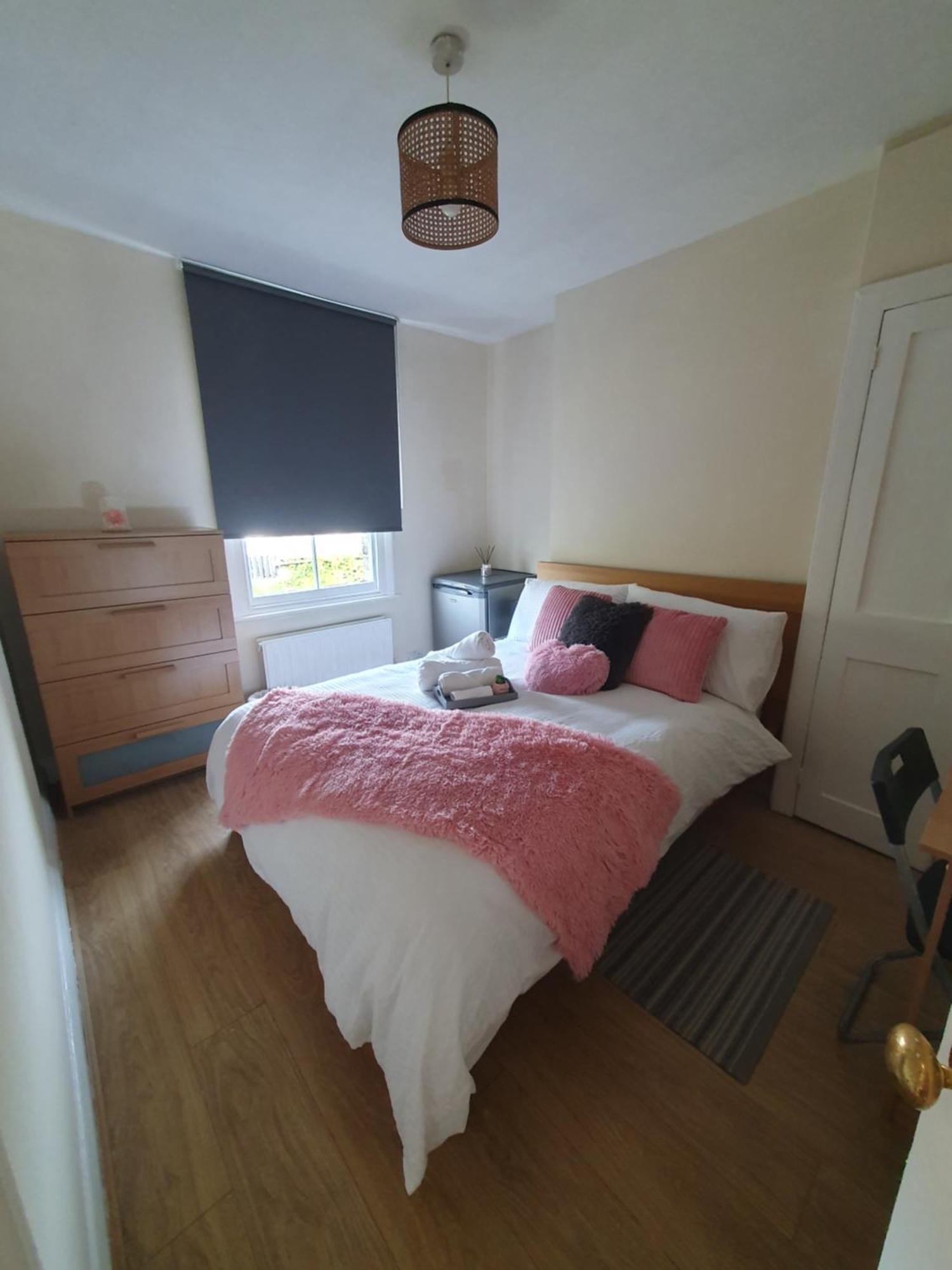 Comfy Bedroom D Guest house