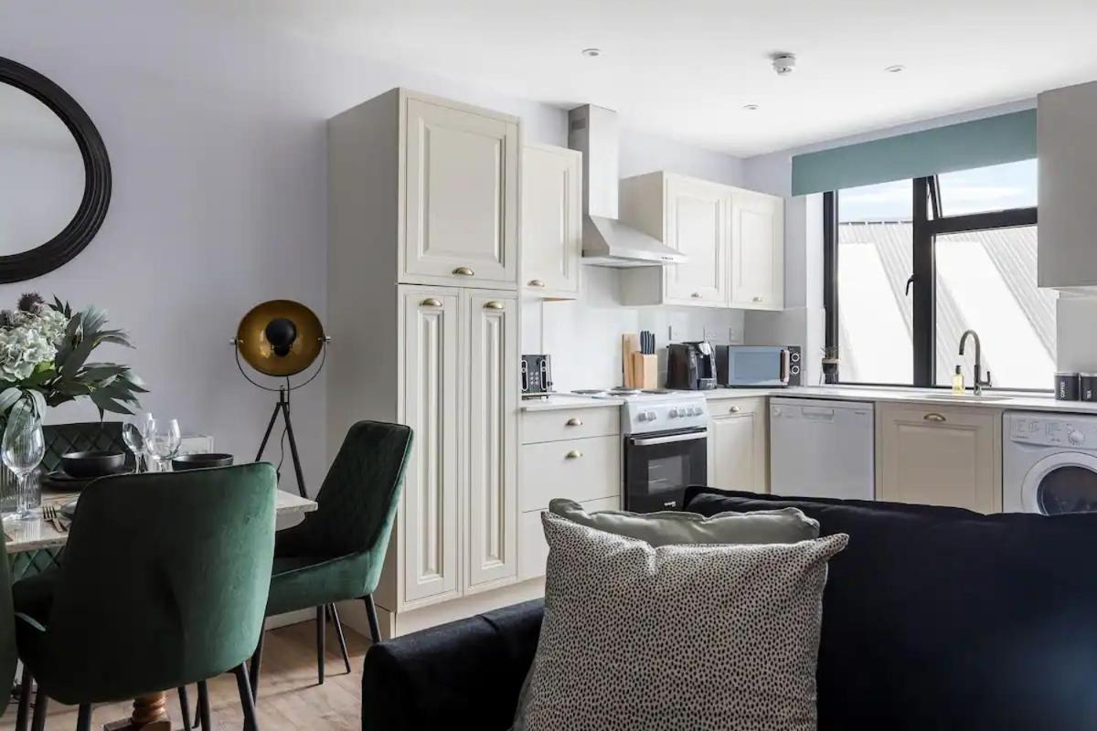 Chic Getaway 10 Mins To Wembley Apartment London