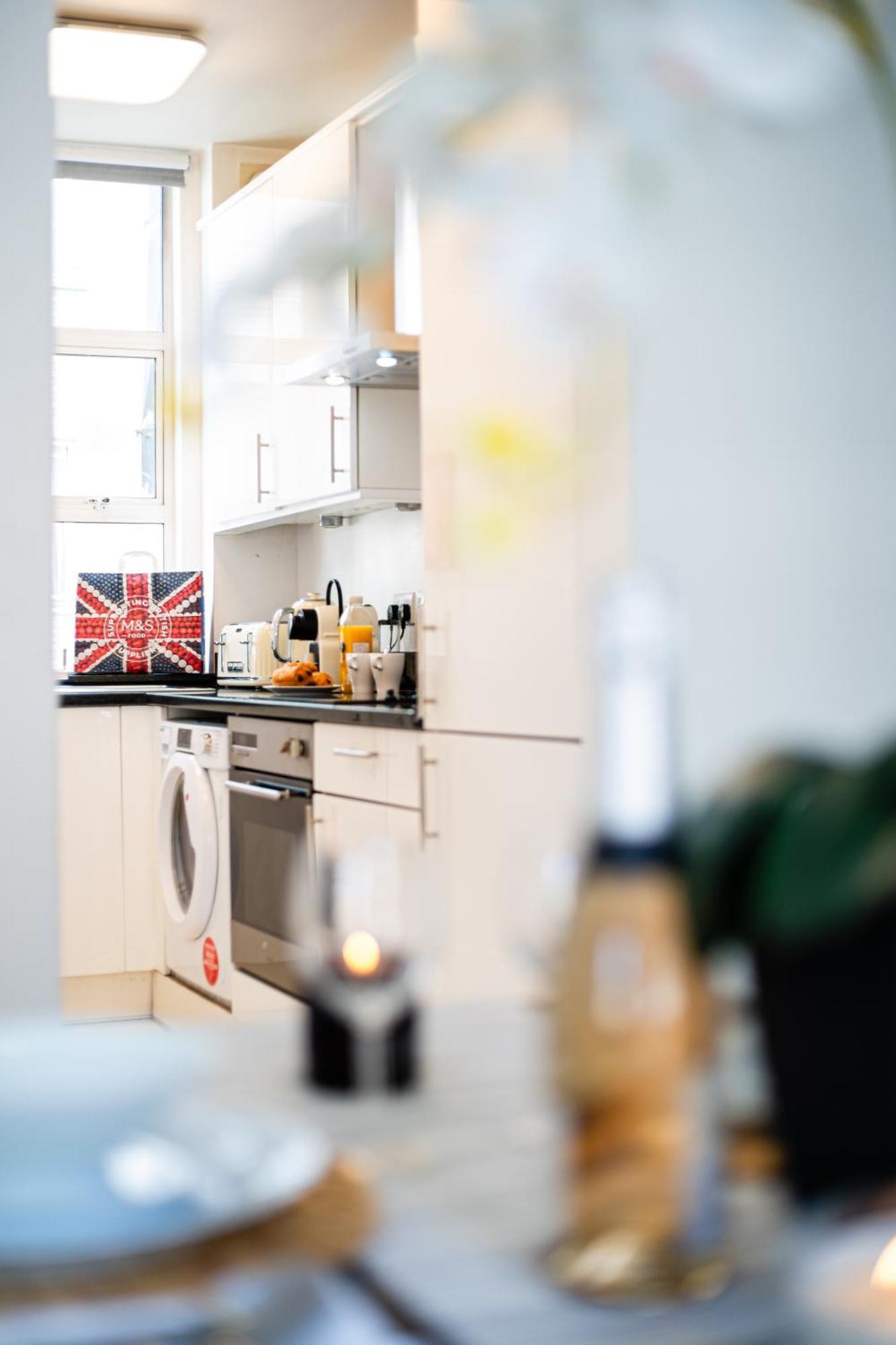 Selfridges Parkside Haven - 2 Bedroom Apartment