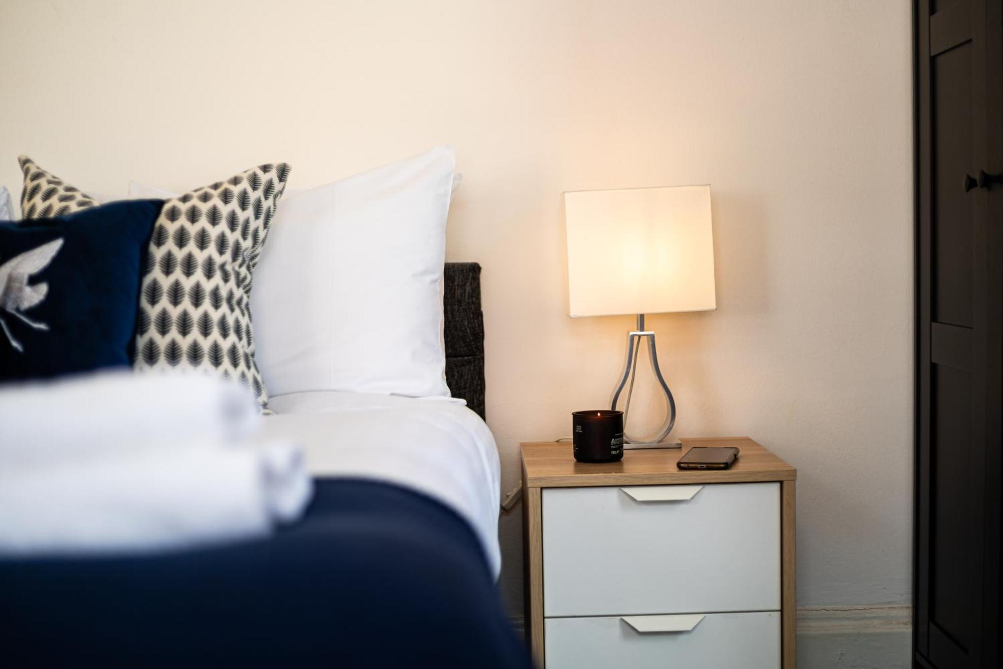 Selfridges Parkside Haven - 2 Bedroom Apartment *