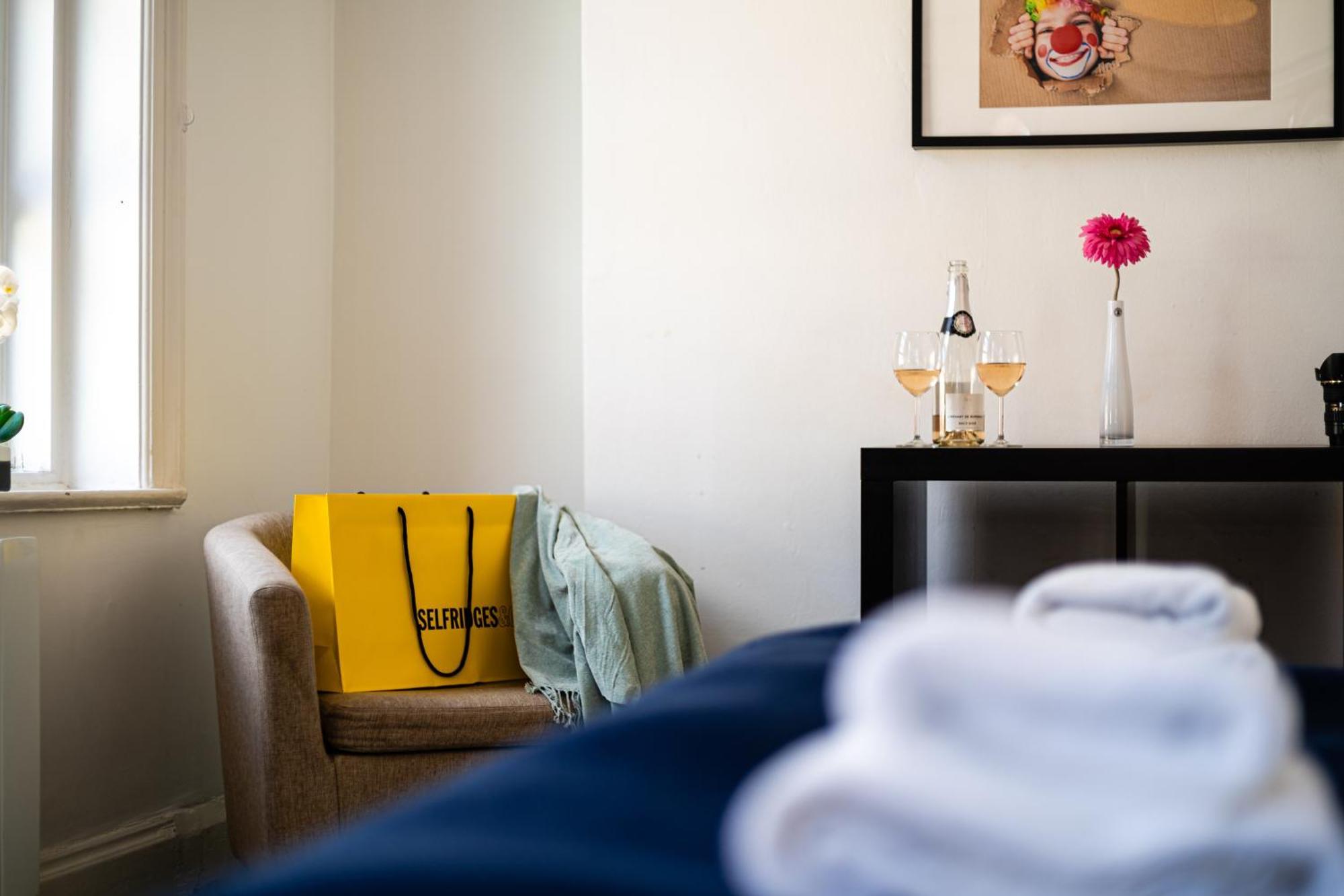 Selfridges Parkside Haven - 2 Bedroom London