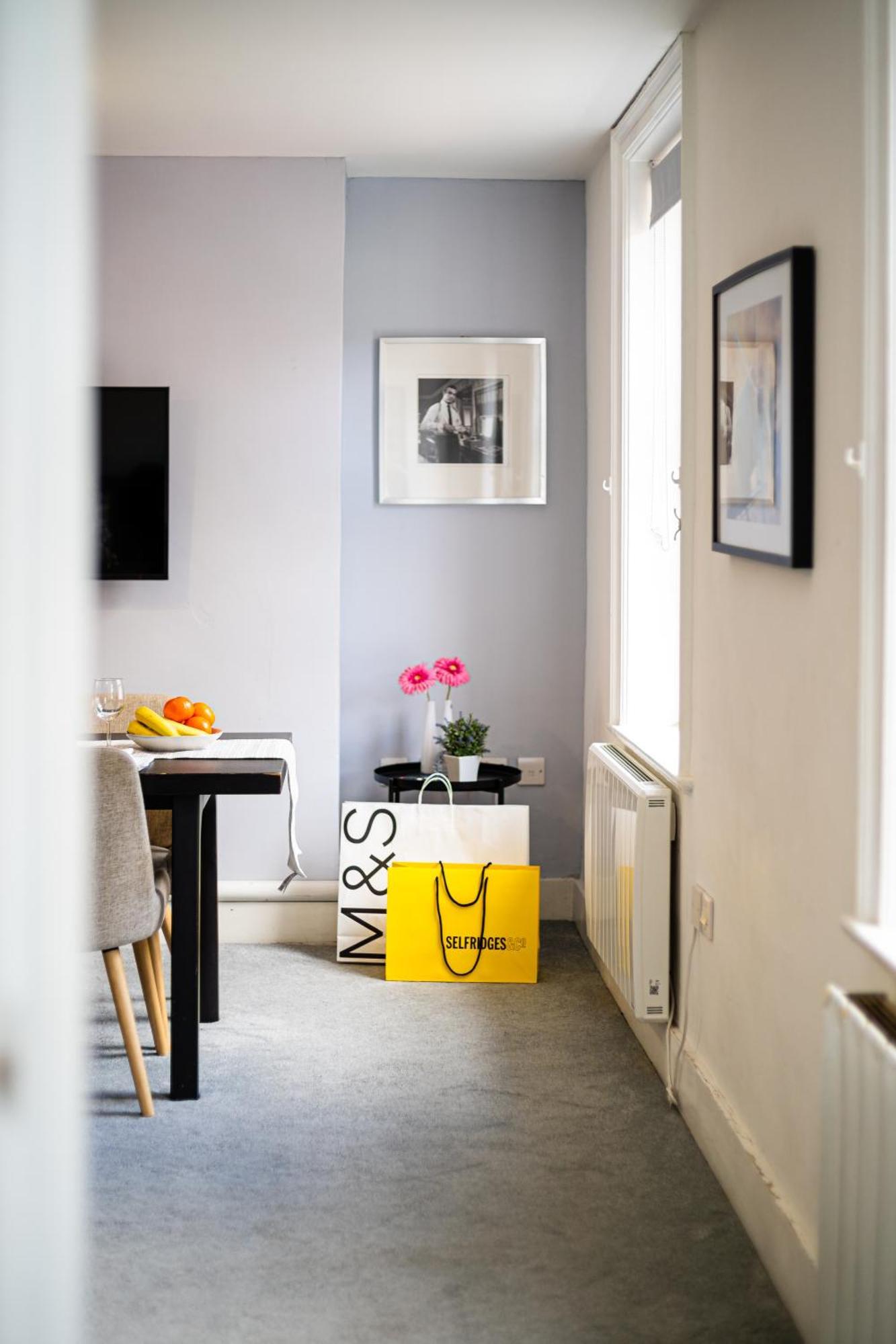 Selfridges Parkside Haven - 2 Bedroom * London