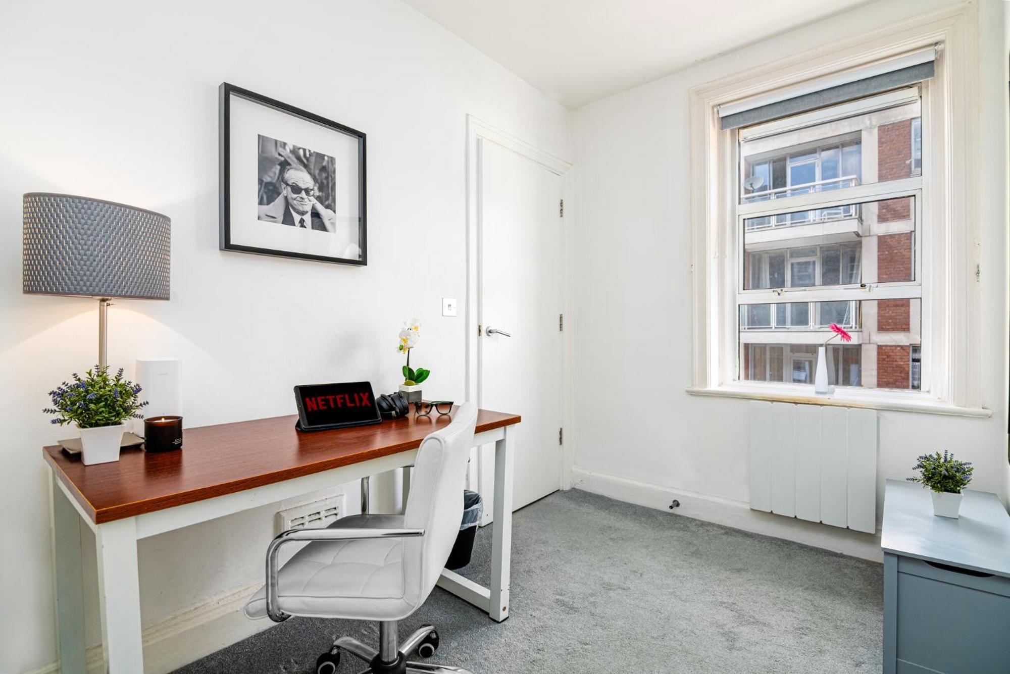 Selfridges Parkside Haven - 2 Bedroom