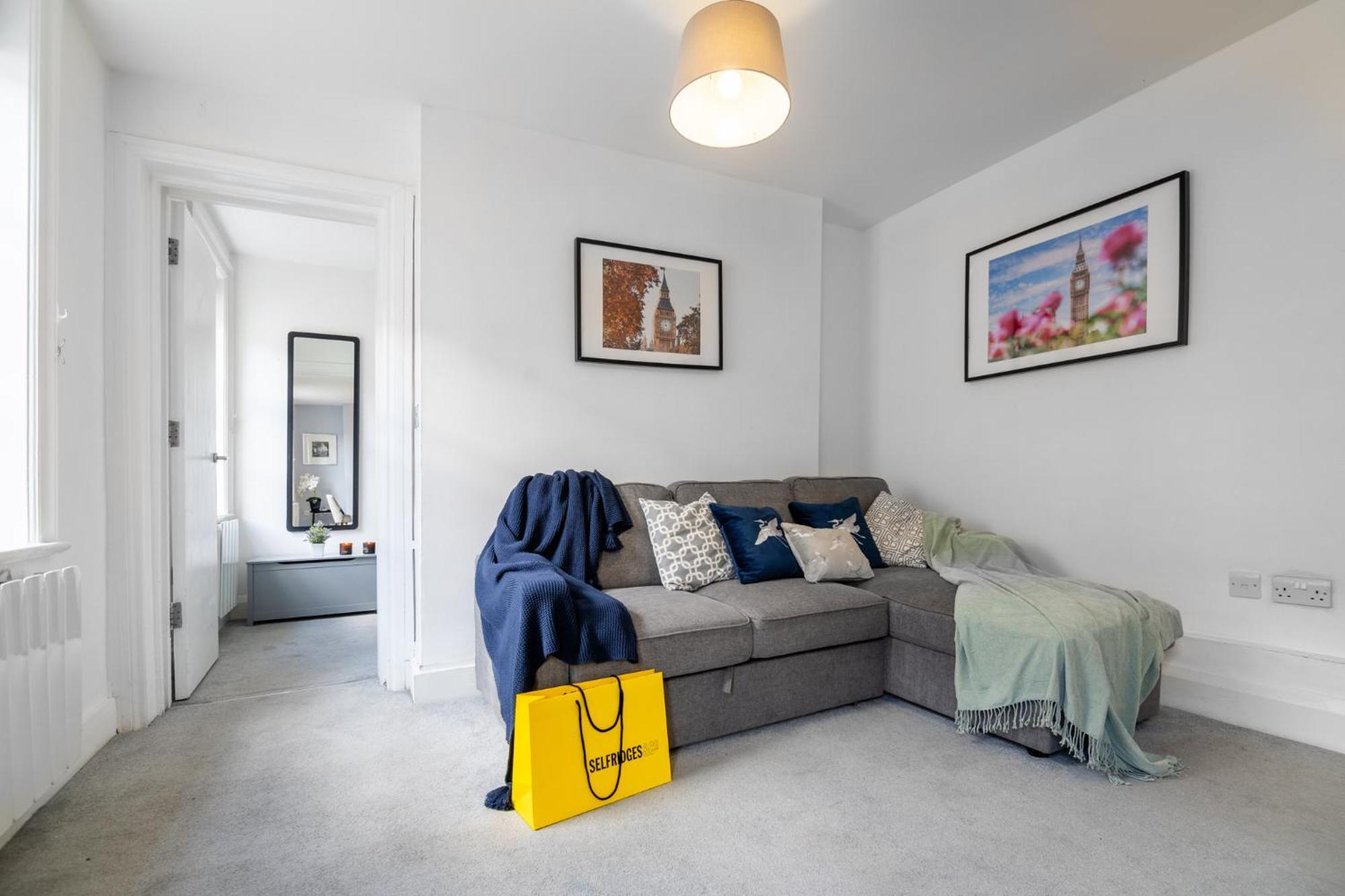 Selfridges Parkside Haven - 2 Bedroom Apartment