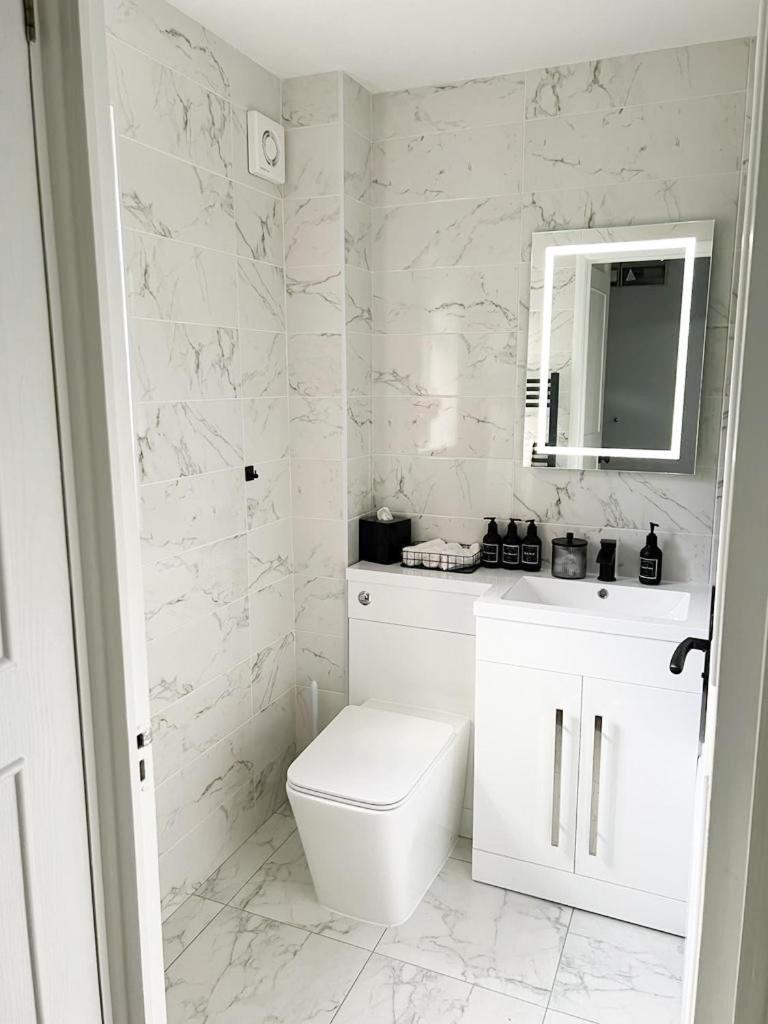 Apartment Beautiful In Beckton With Private Entrance And Garden *