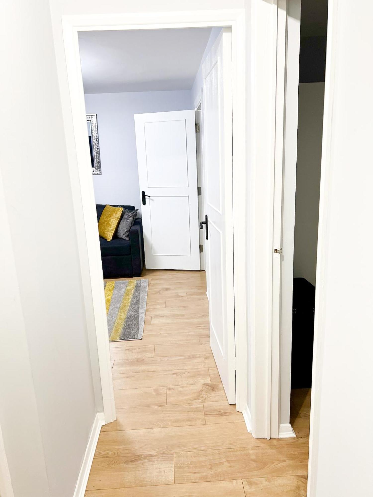 Beautiful In Beckton With Private Entrance And Garden Apartment
