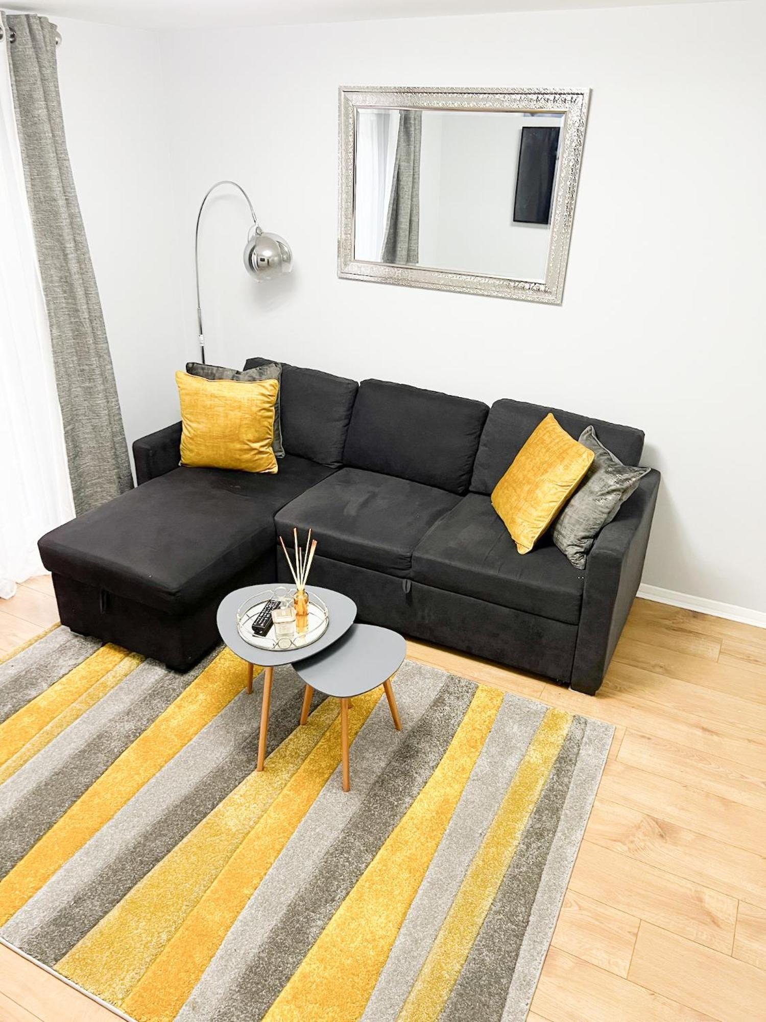 Beautiful In Beckton With Private Entrance And Garden