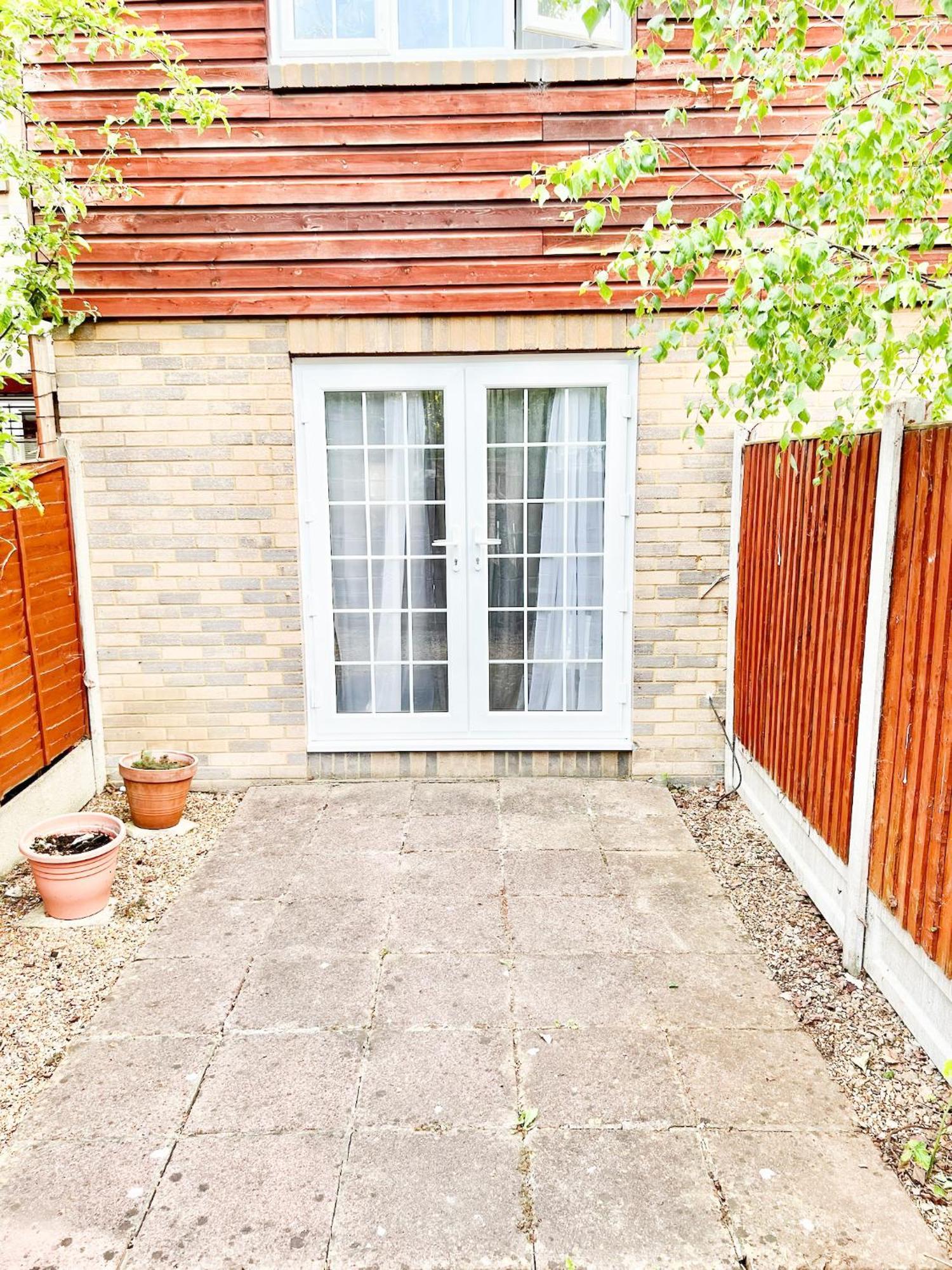 Beautiful In Beckton With Private Entrance And Garden London