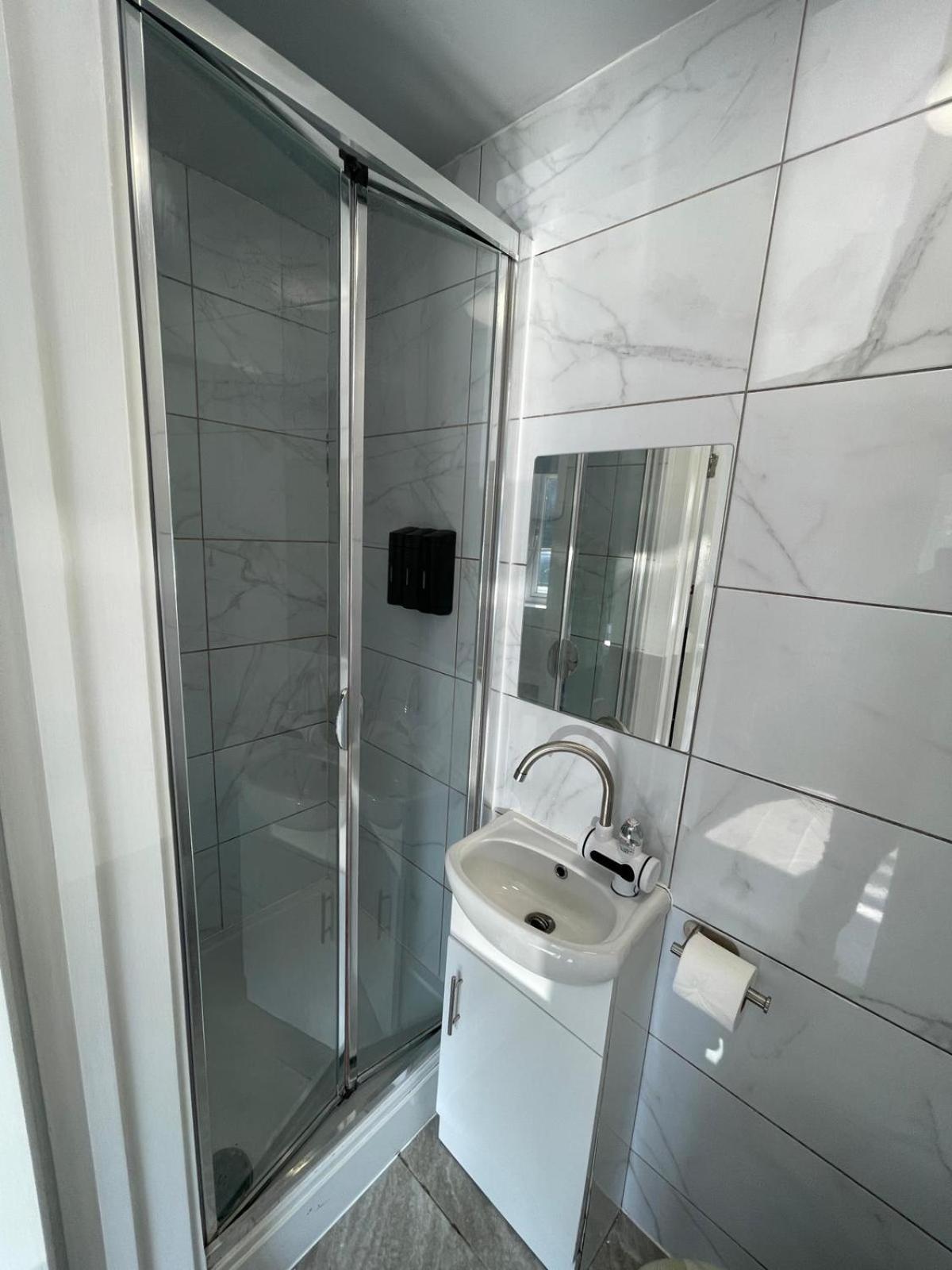 Homestay Letzi Private En-suite Near Wembley *