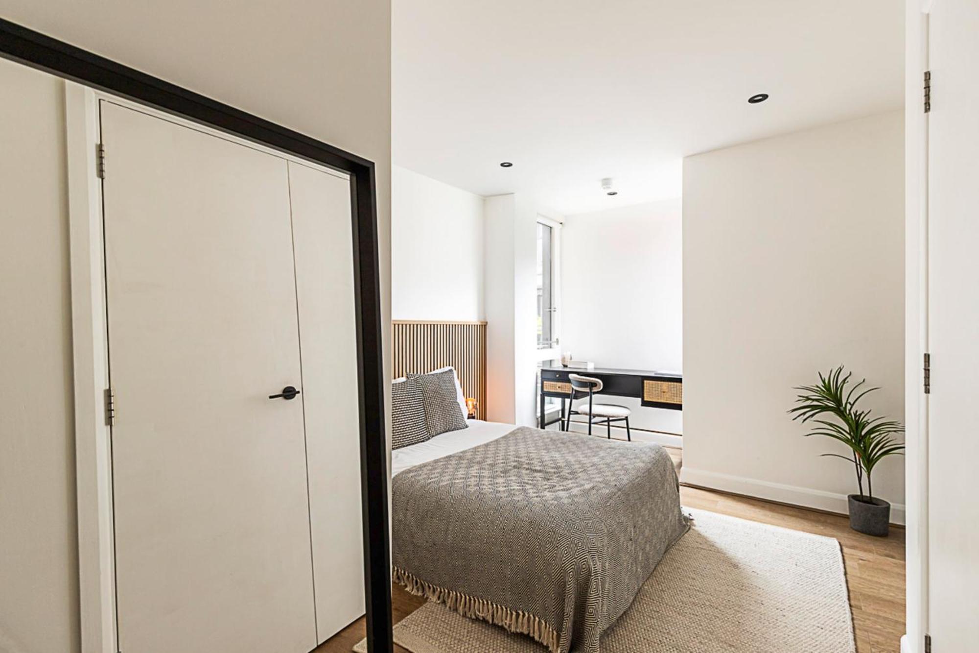 Stylish And Sleek East Retreat Apartment