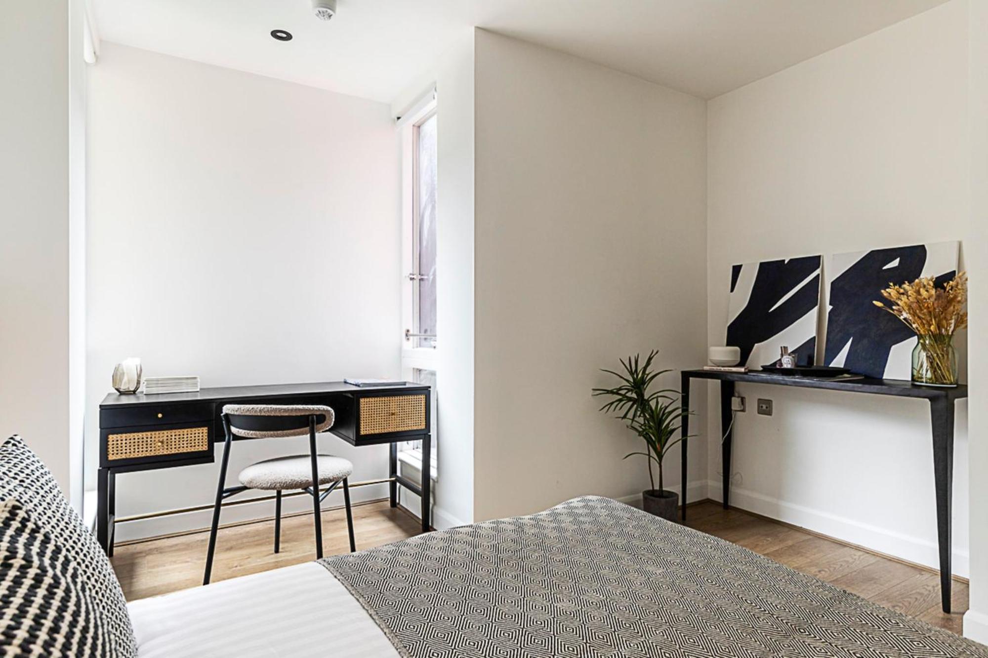 Stylish And Sleek East Retreat Apartment *