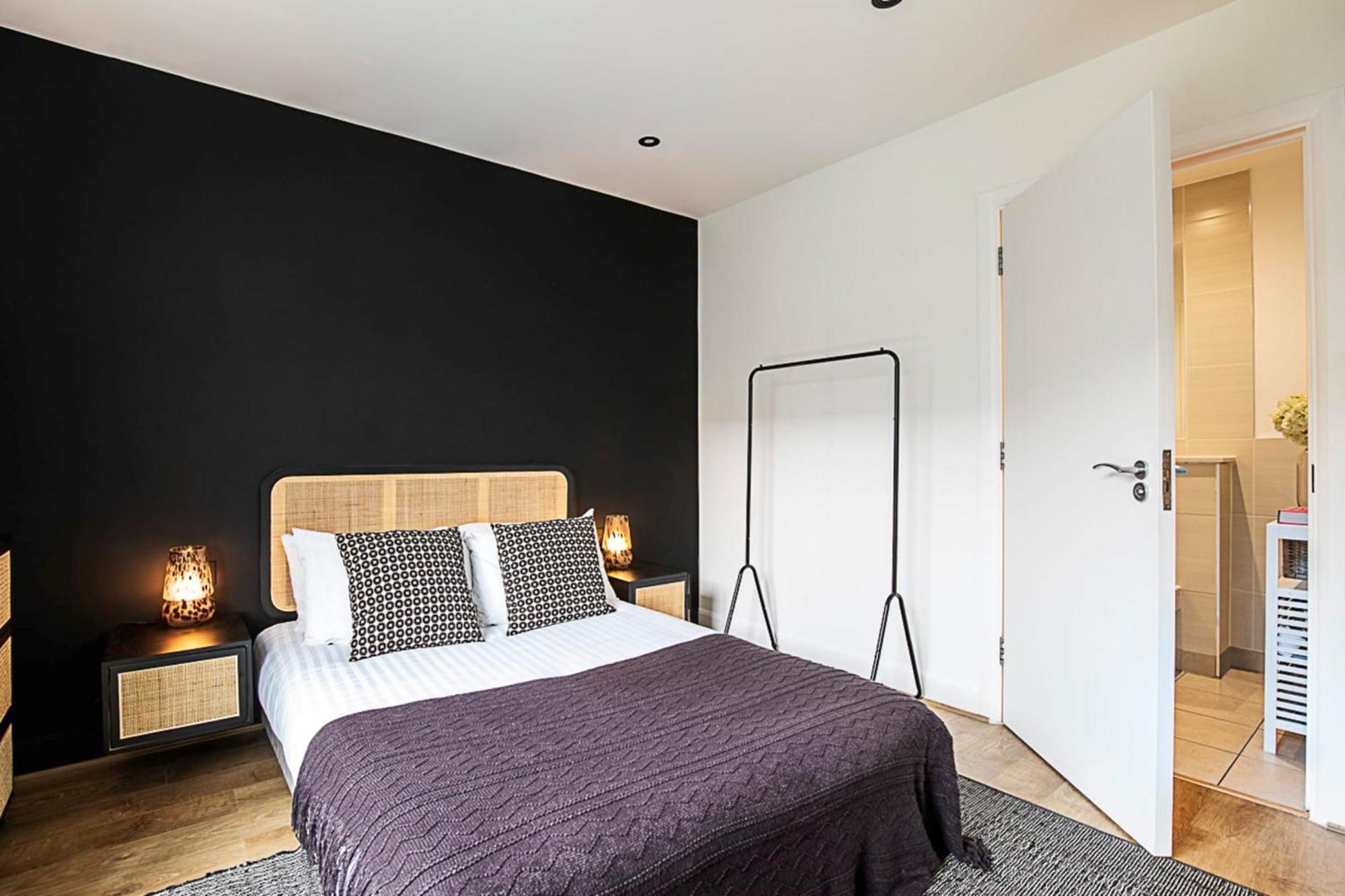 Stylish And Sleek East Retreat * London
