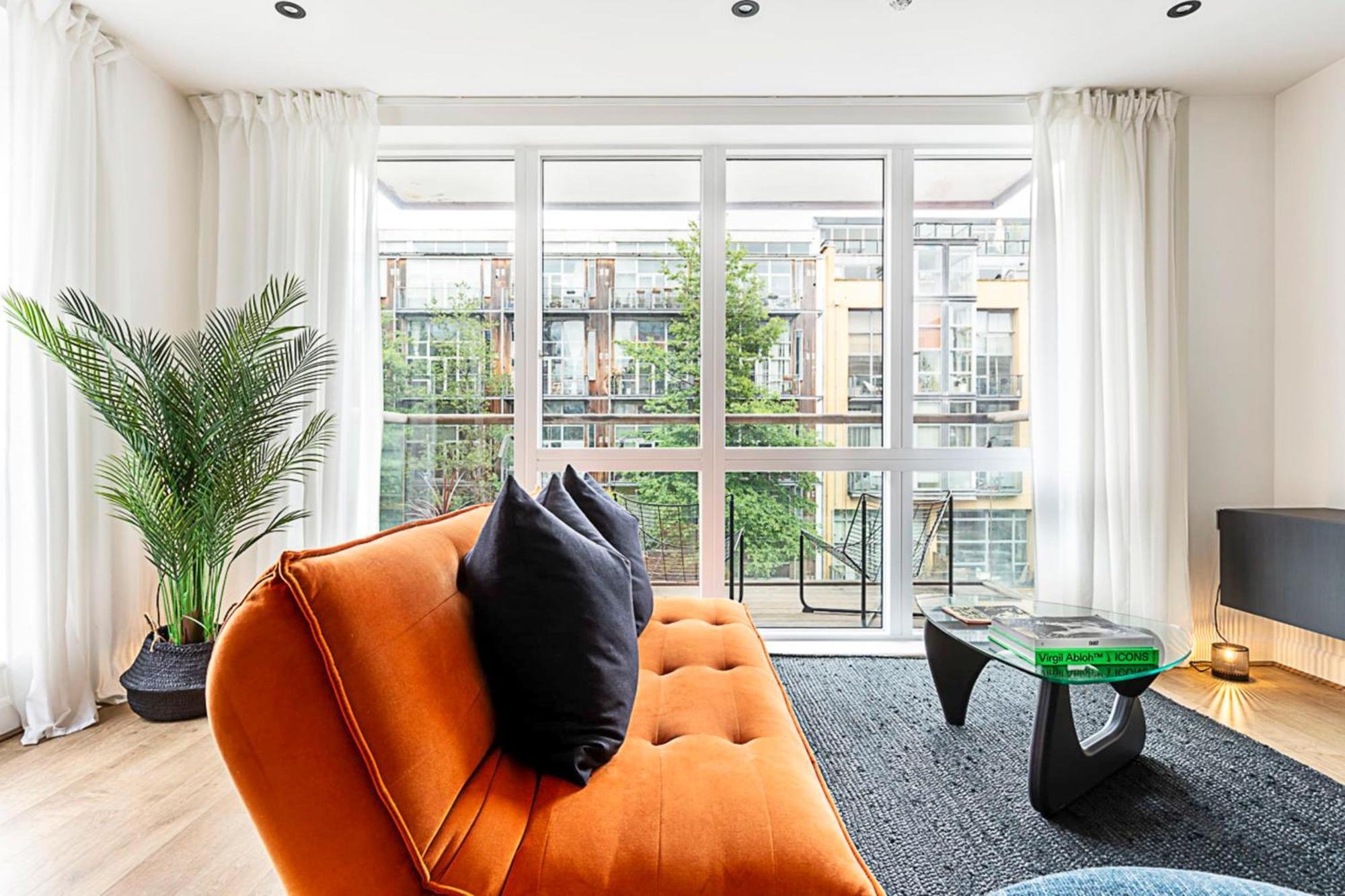 Stylish And Sleek East Retreat Apartment *