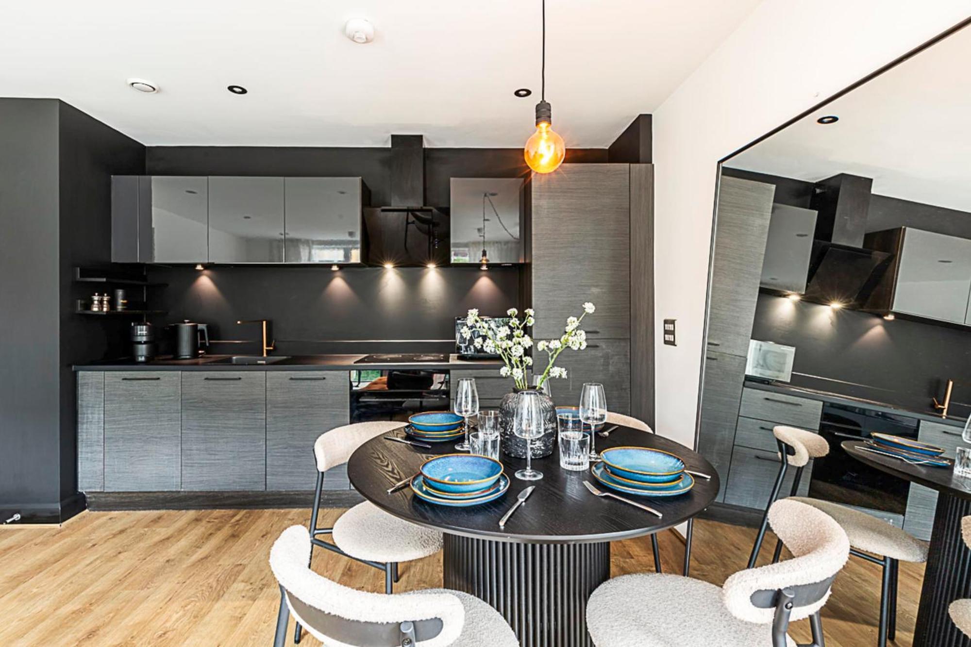 Stylish And Sleek East Retreat *