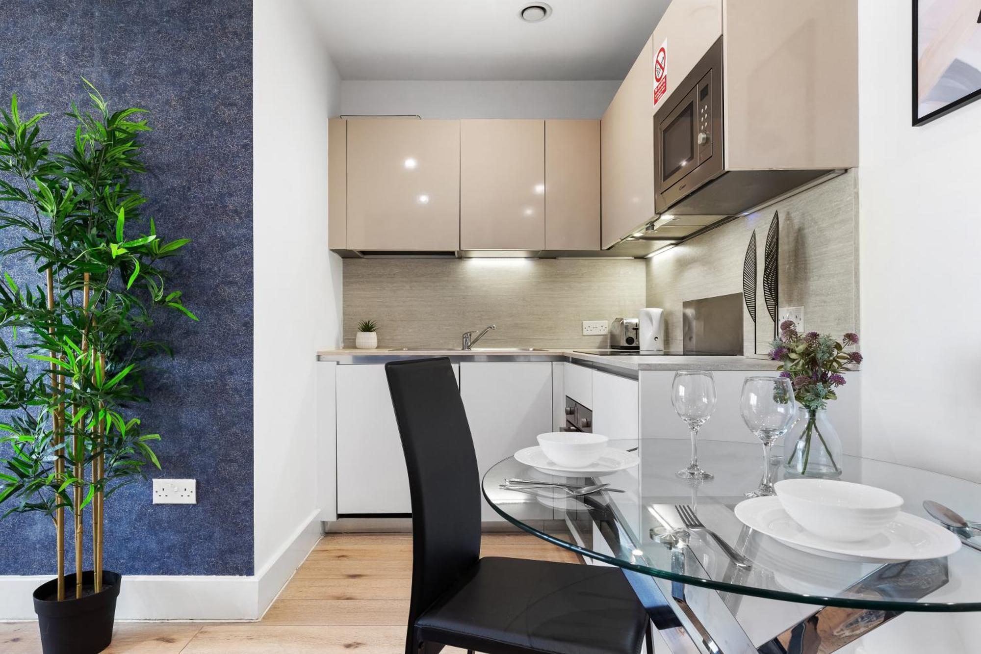Modern One Bedroom Flat - Sleeps 5 -near Heathrow - Ub3 * London
