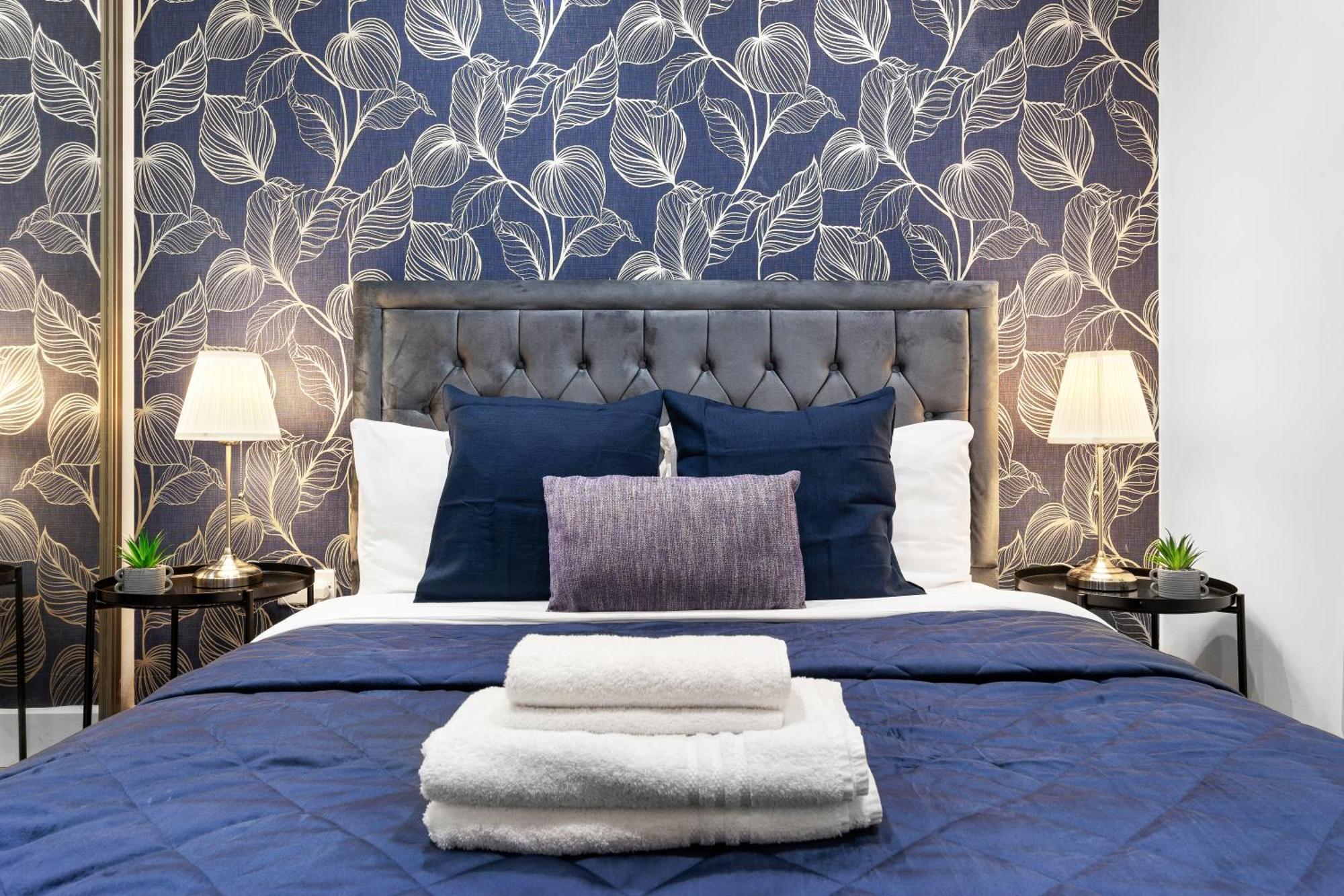 Modern One Bedroom Flat - Sleeps 5 -near Heathrow - Ub3 *