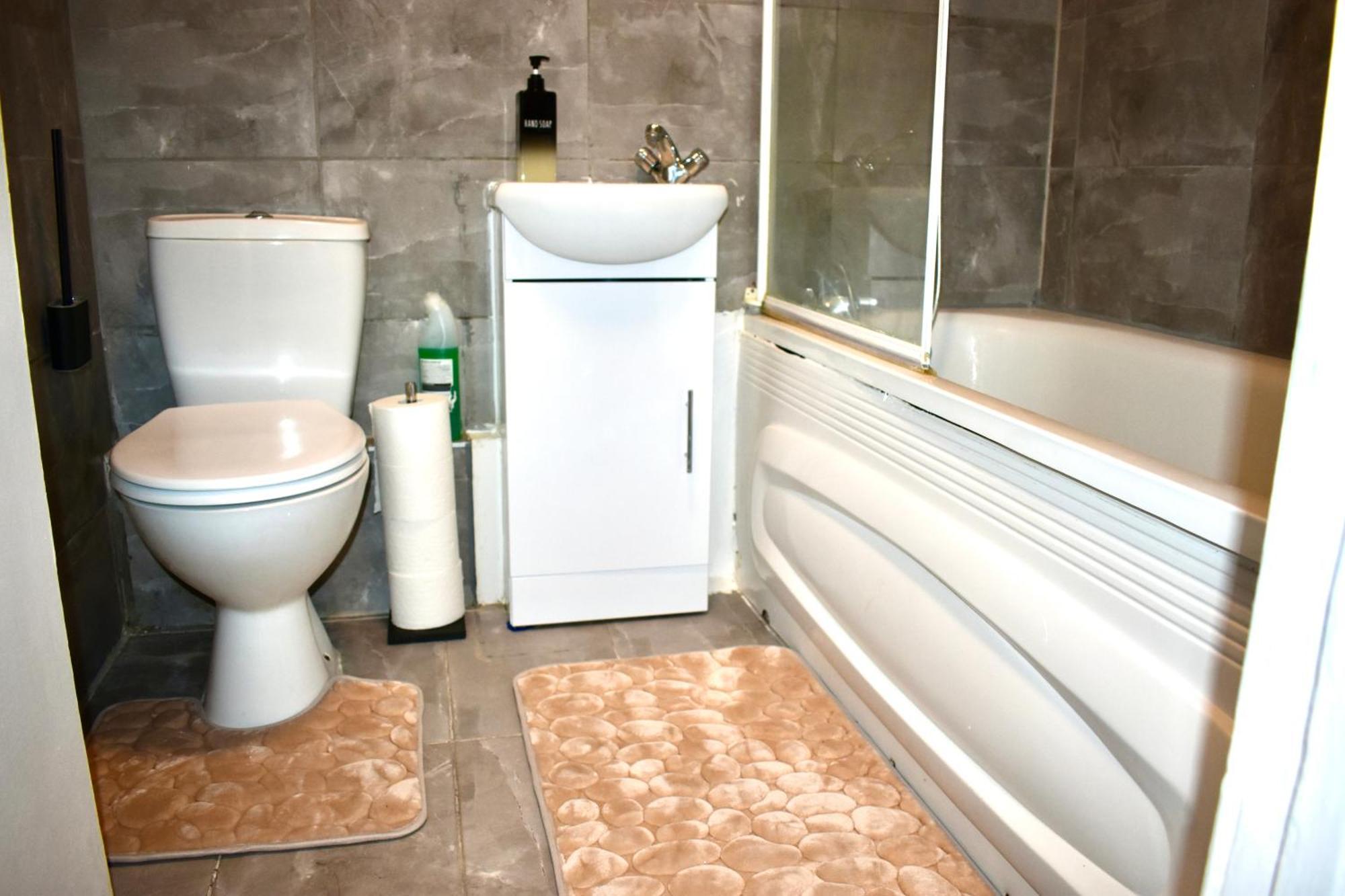 Apartment Luxury 2 Bedroom Apartment, Parking, Few Minutes Walk From Wembley Stadium
