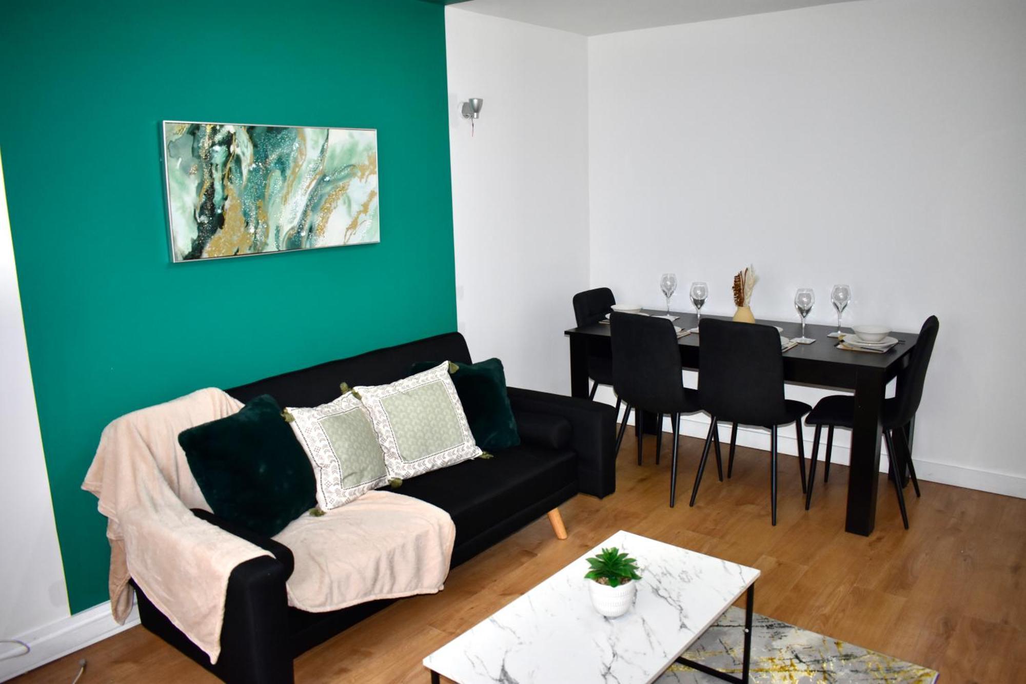Luxury 2 Bedroom Apartment, Parking, Few Minutes Walk From Wembley Stadium * London