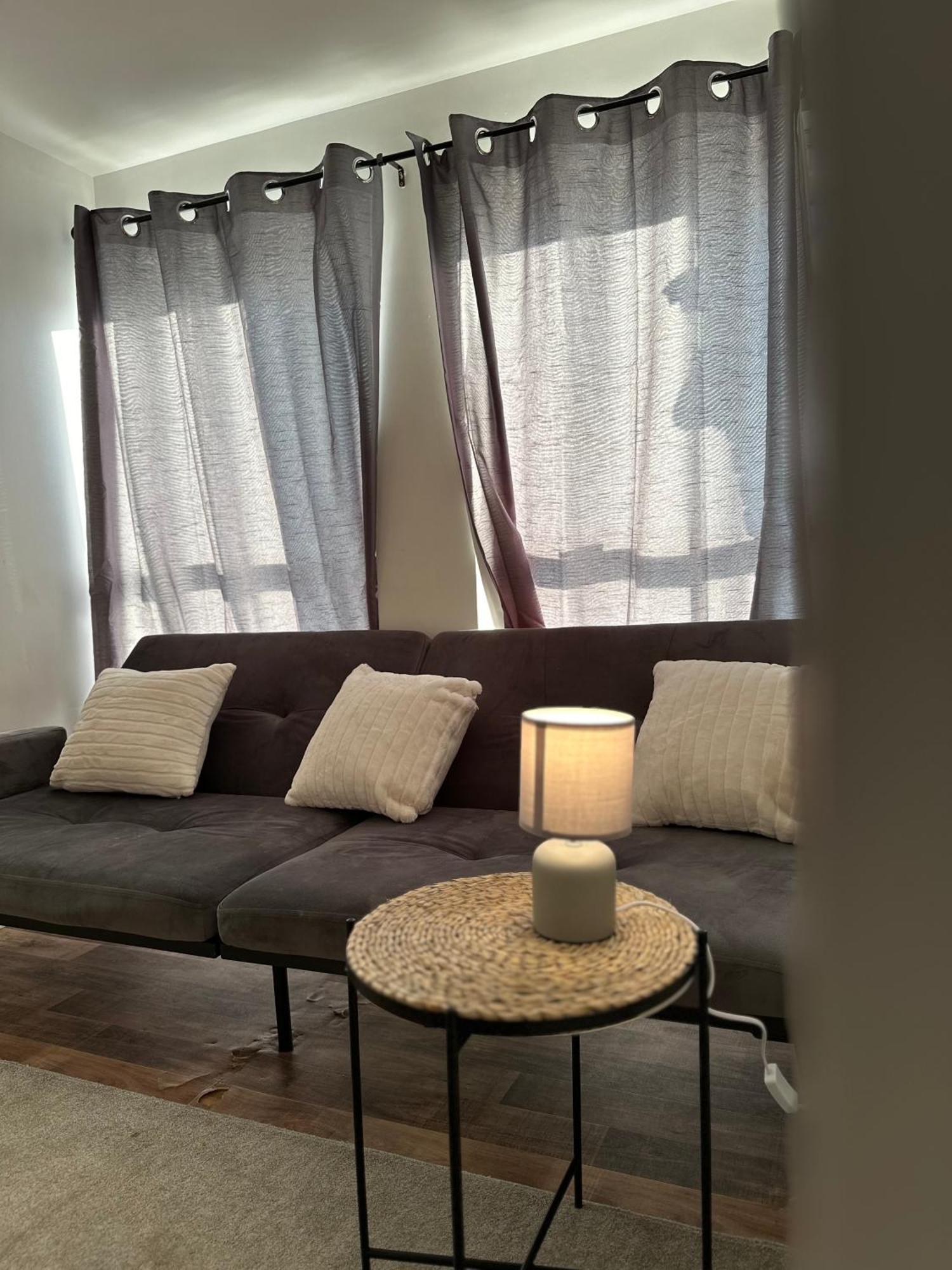 25 Percent Off Monthly 2bed Serviced Business & Family Guests Free Wifi & Netflix Sleeps 4! * London