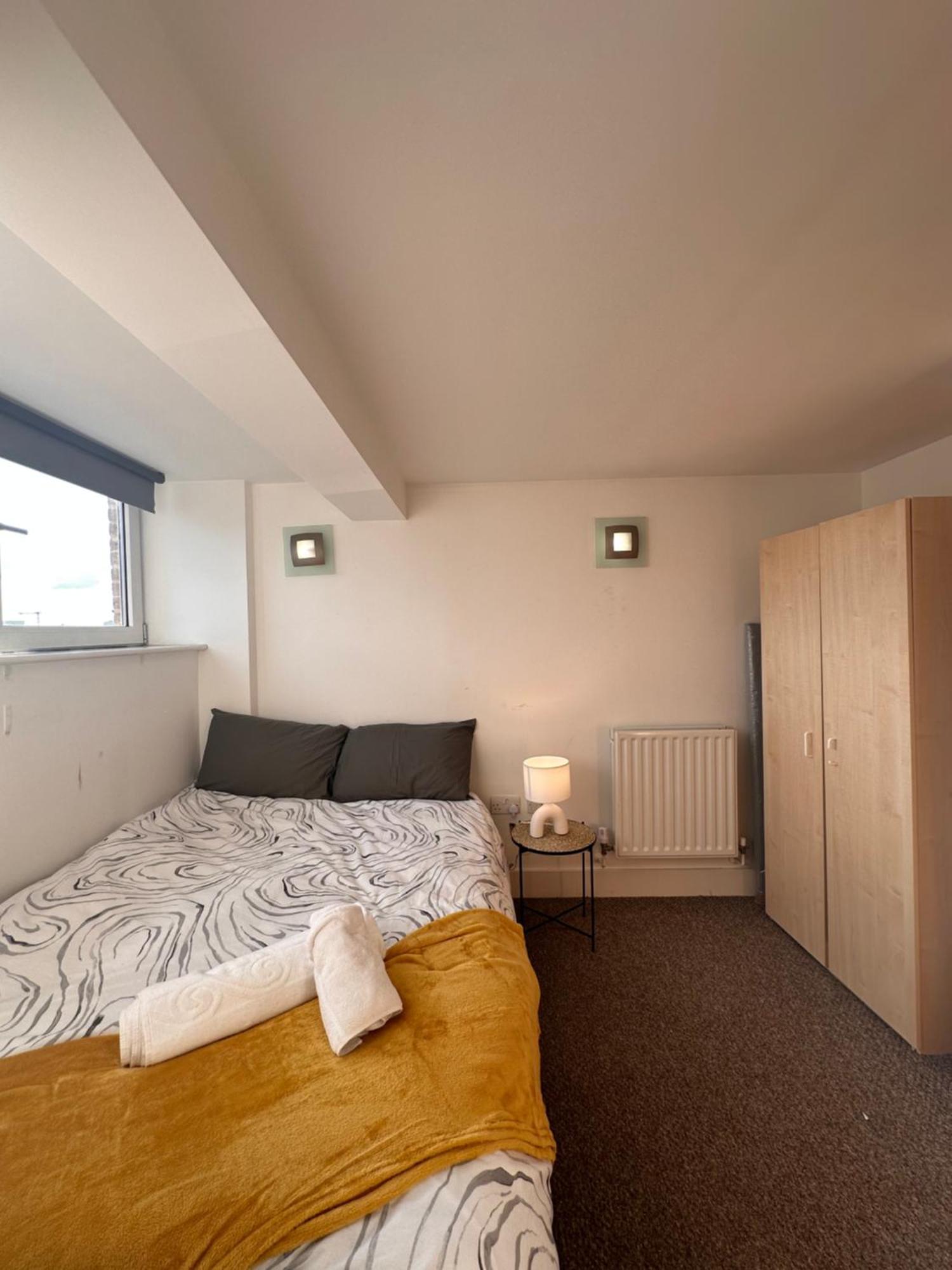 Apartment 25 Percent Off Monthly 2bed Serviced Business & Family Guests Free Wifi & Netflix Sleeps 4! London