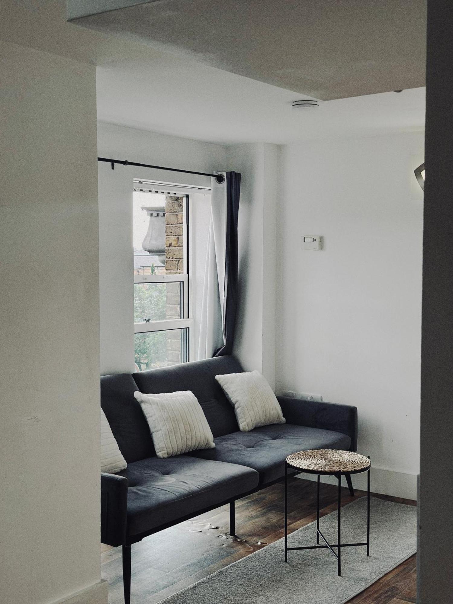 Apartment 25 Percent Off Monthly 2bed Serviced Business & Family Guests Free Wifi & Netflix Sleeps 4! *
