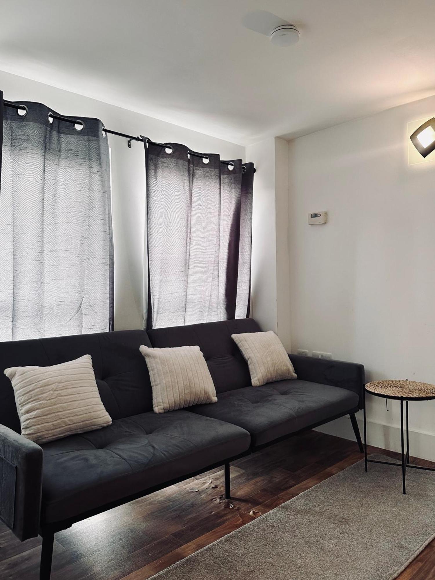 25 Percent Off Monthly 2bed Serviced Business & Family Guests Free Wifi & Netflix Sleeps 4! London
