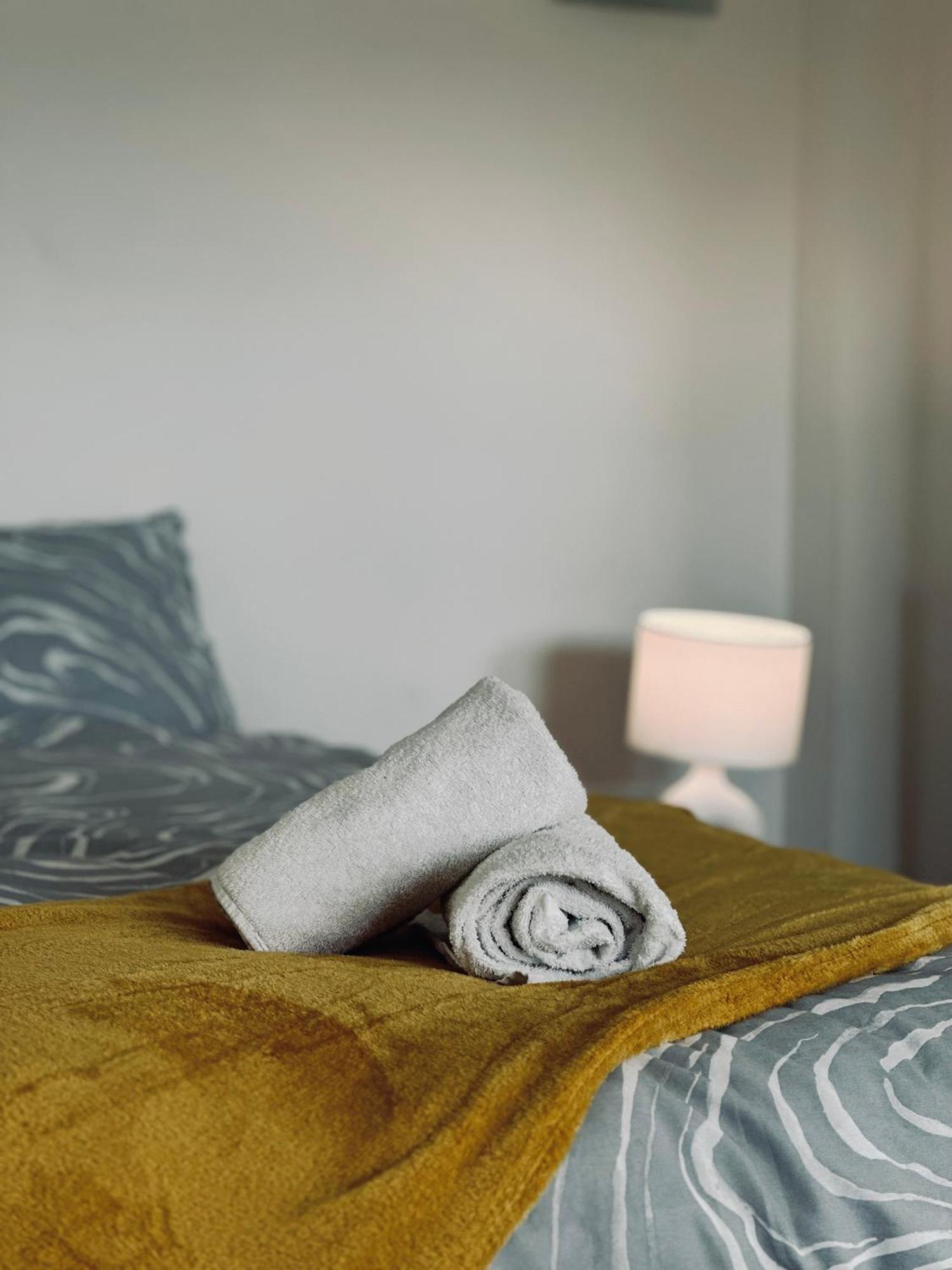 25 Percent Off Monthly 2bed Serviced Business & Family Guests Free Wifi & Netflix Sleeps 4! * London