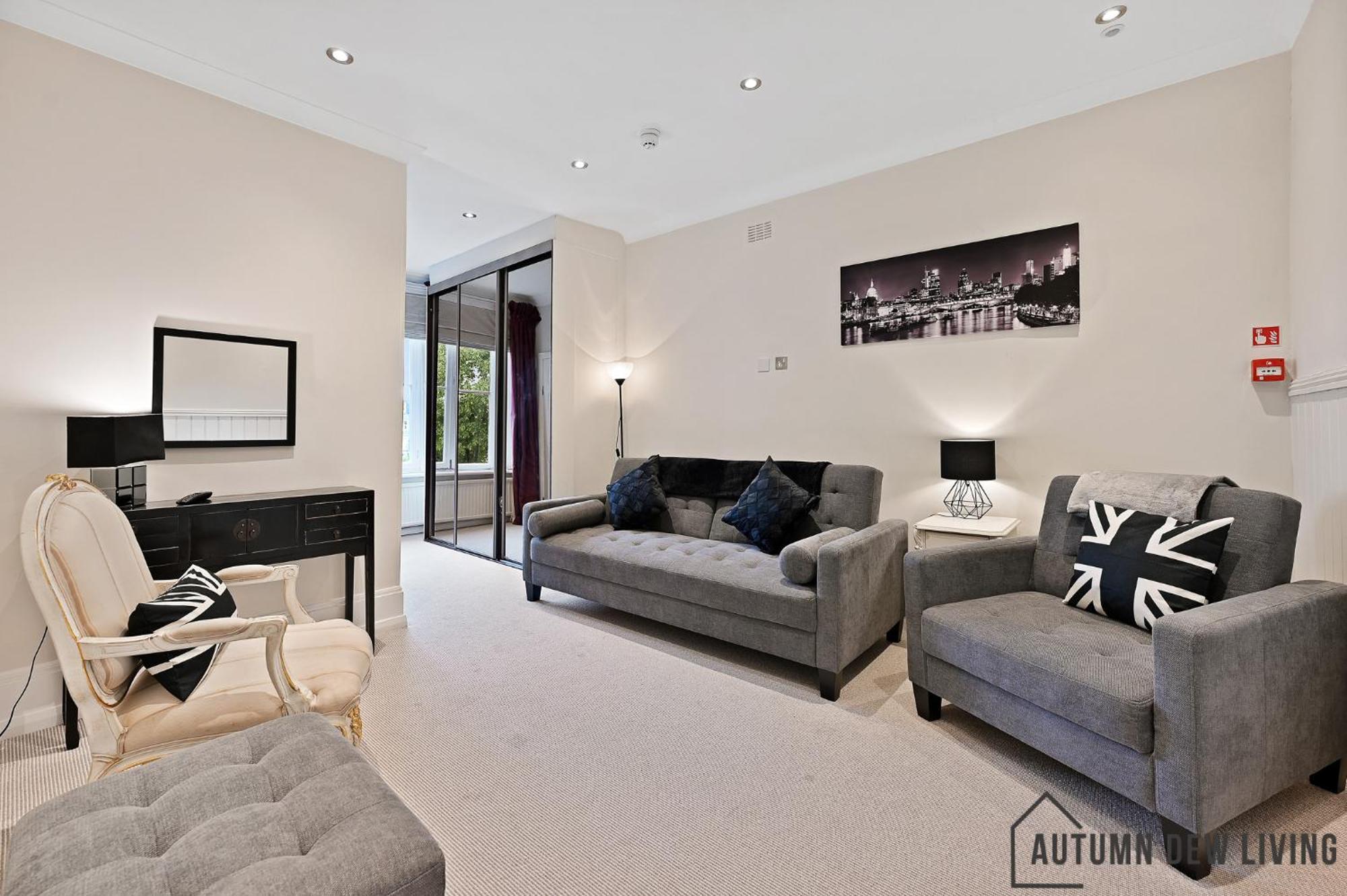 Beautiful 2 King Size Beds 2 Bath- Sleeps 5 In Earls Court * London