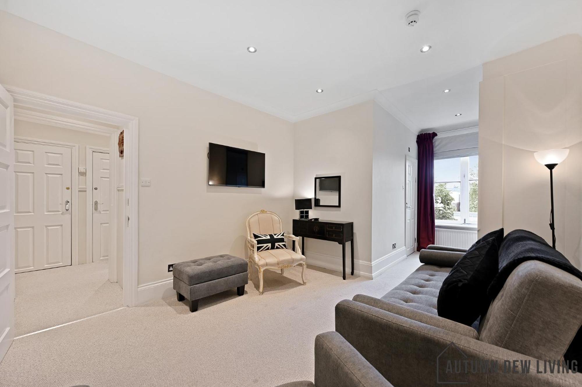 Beautiful 2 King Size Beds 2 Bath- Sleeps 5 In Earls Court Apartment *