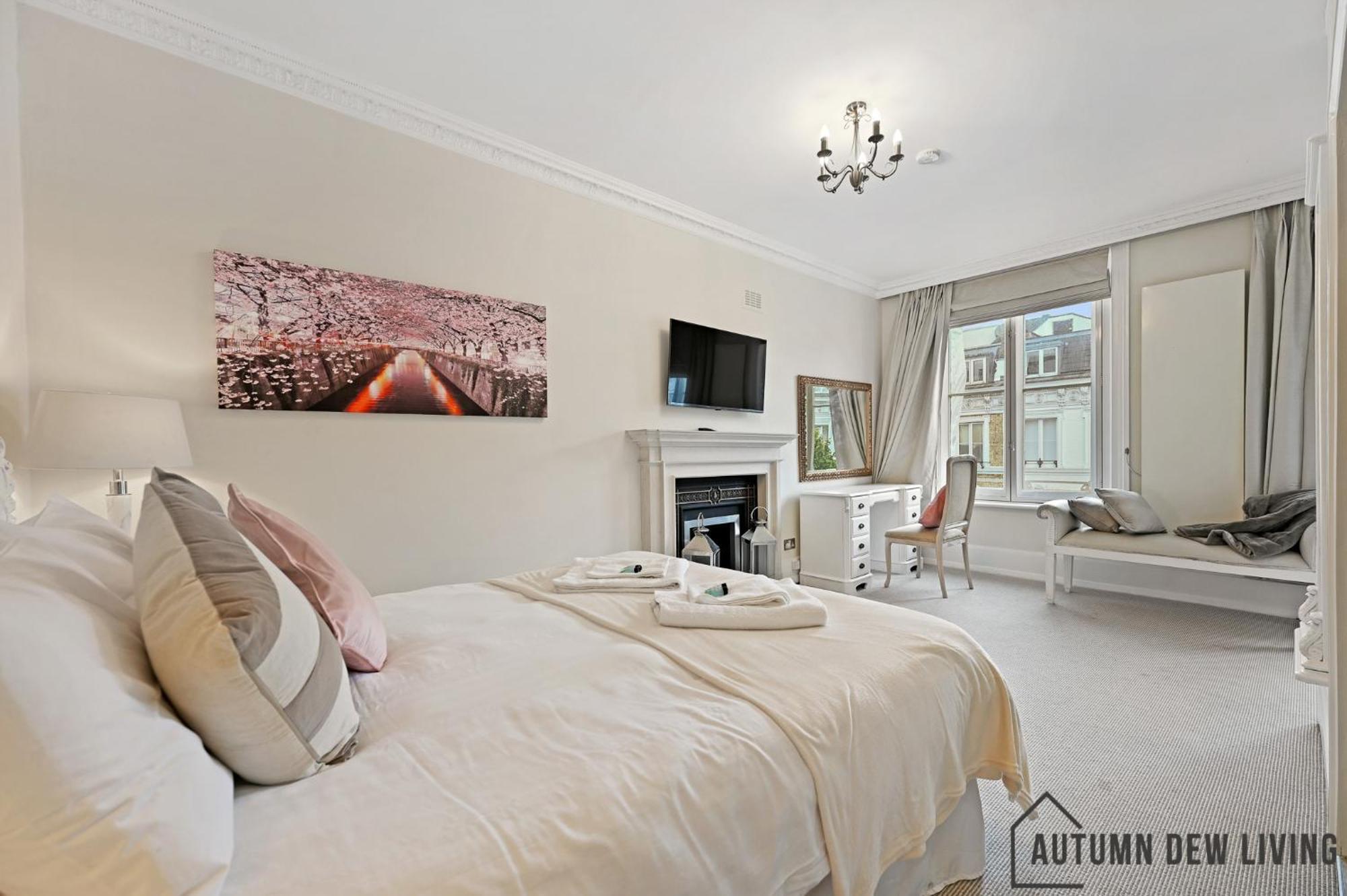 Beautiful 2 King Size Beds 2 Bath- Sleeps 5 In Earls Court * London