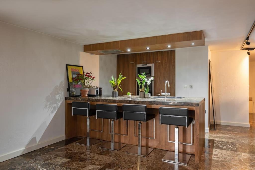 Apartment Deluxe 2-bed With 24 Hour Security & Private Terrace London