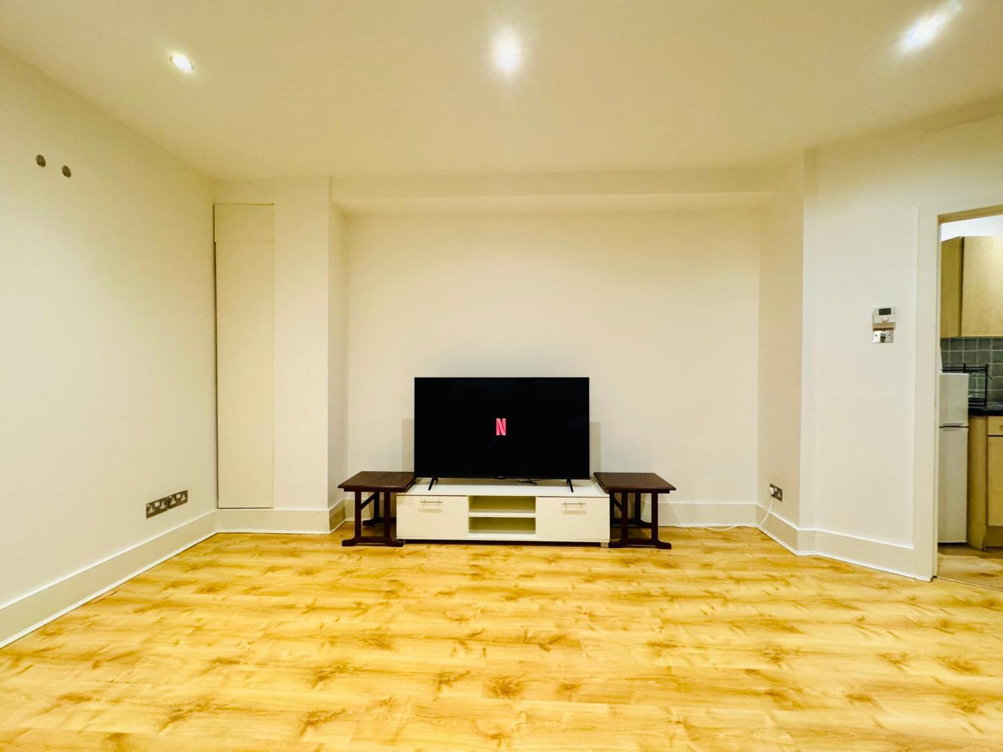 Luxxe Apartments, Kensington & Chelsea, Prime Location, With Many Stations, Westfield Shopping Centre Mins Away Walk Apartment London