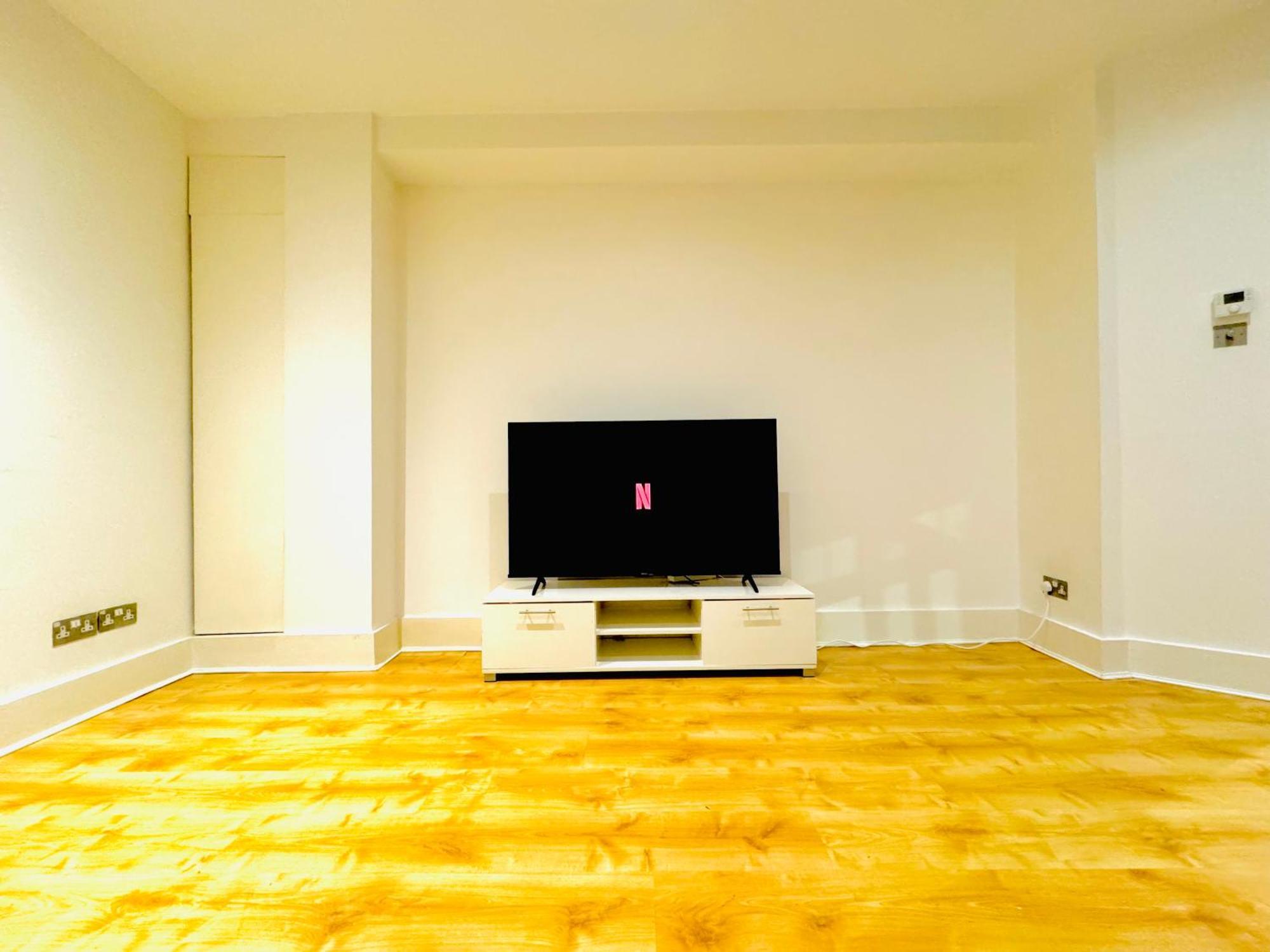 Apartment Luxxe Apartments, Kensington & Chelsea, Prime Location, With Many Stations, Westfield Shopping Centre Mins Away Walk *