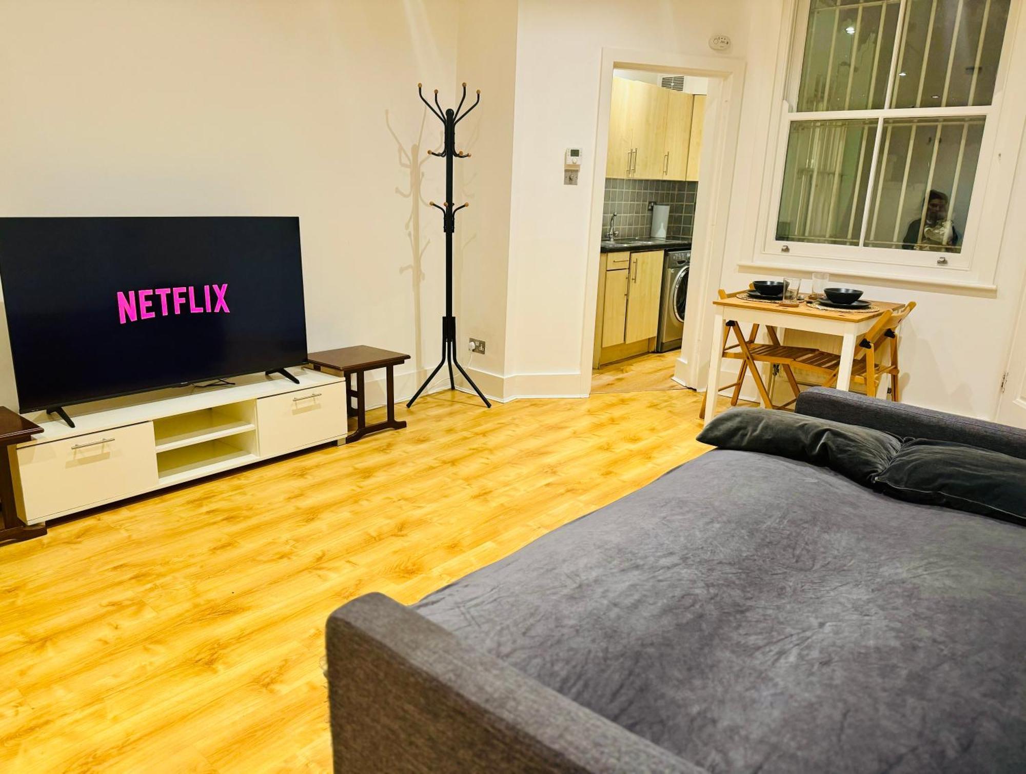Luxxe Apartments, Kensington & Chelsea, Prime Location, With Many Stations, Westfield Shopping Centre Mins Away Walk Apartment London