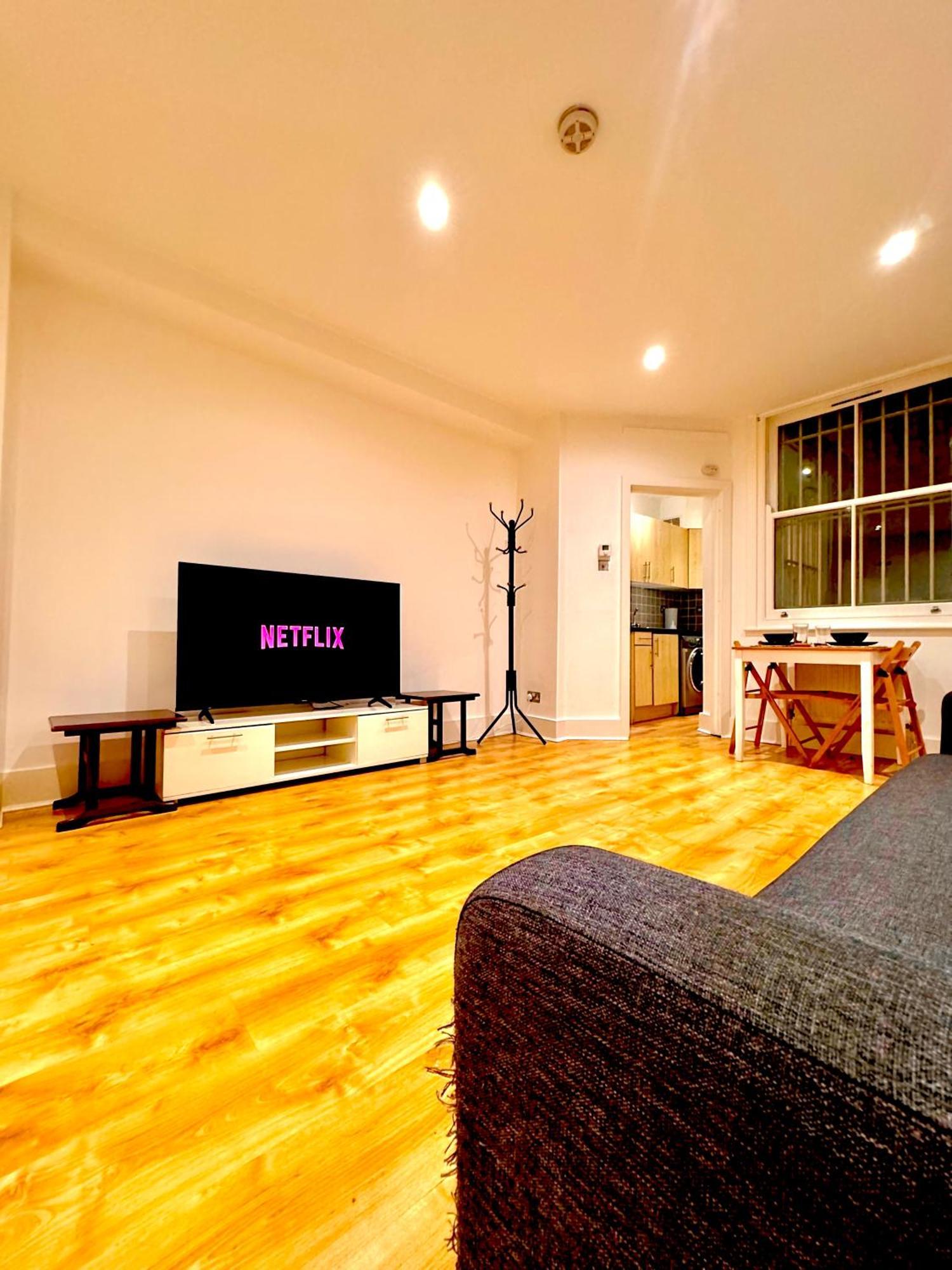 Apartment Luxxe Apartments, Kensington & Chelsea, Prime Location, With Many Stations, Westfield Shopping Centre Mins Away Walk *