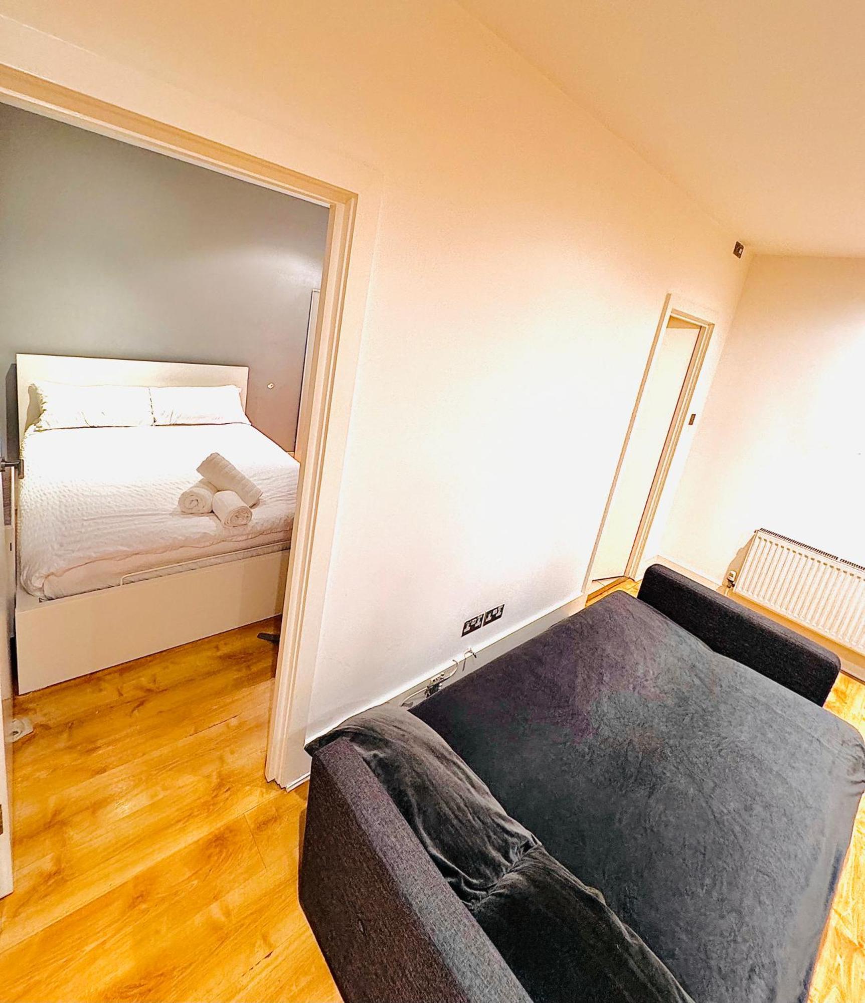 Apartment Luxxe Apartments, Kensington & Chelsea, Prime Location, With Many Stations, Westfield Shopping Centre Mins Away Walk London