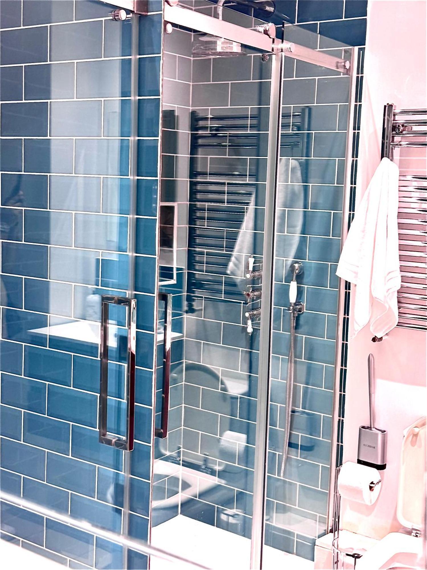 Luxxe Apartments, Kensington & Chelsea, Prime Location, With Many Stations, Westfield Shopping Centre Mins Away Walk Apartment