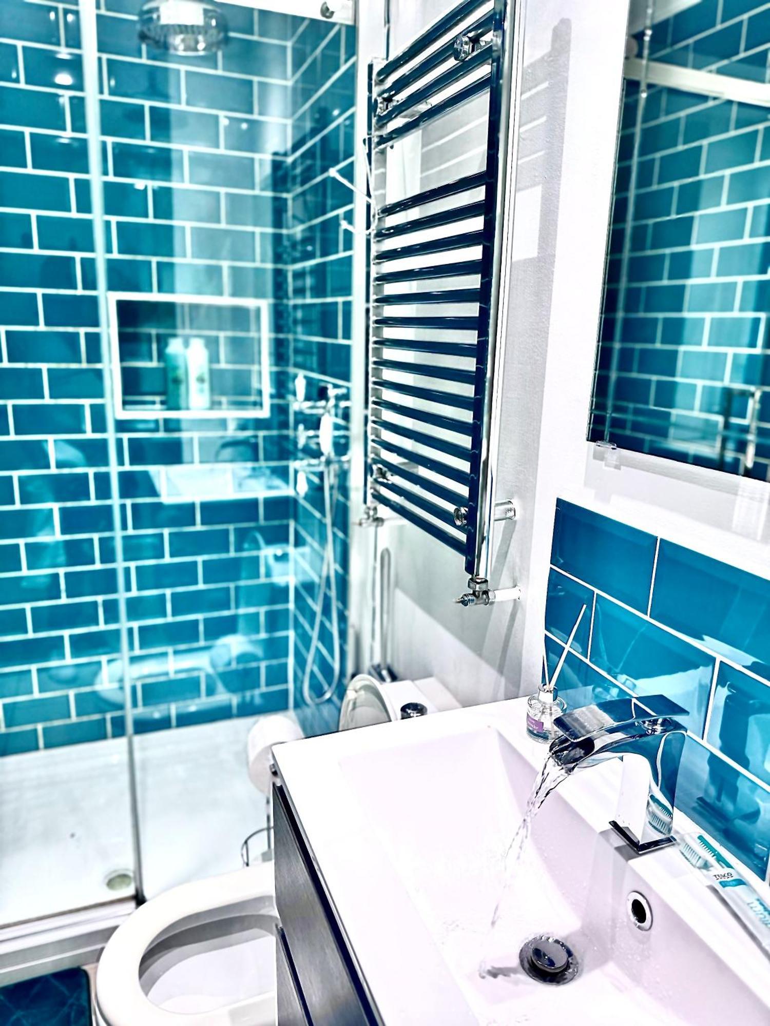 Luxxe Apartments, Kensington & Chelsea, Prime Location, With Many Stations, Westfield Shopping Centre Mins Away Walk