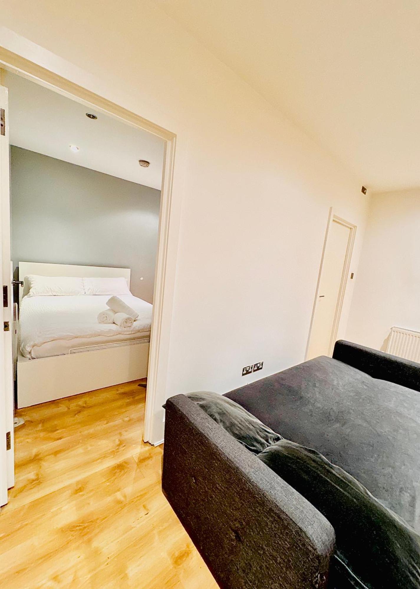 Luxxe Apartments, Kensington & Chelsea, Prime Location, With Many Stations, Westfield Shopping Centre Mins Away Walk Apartment London