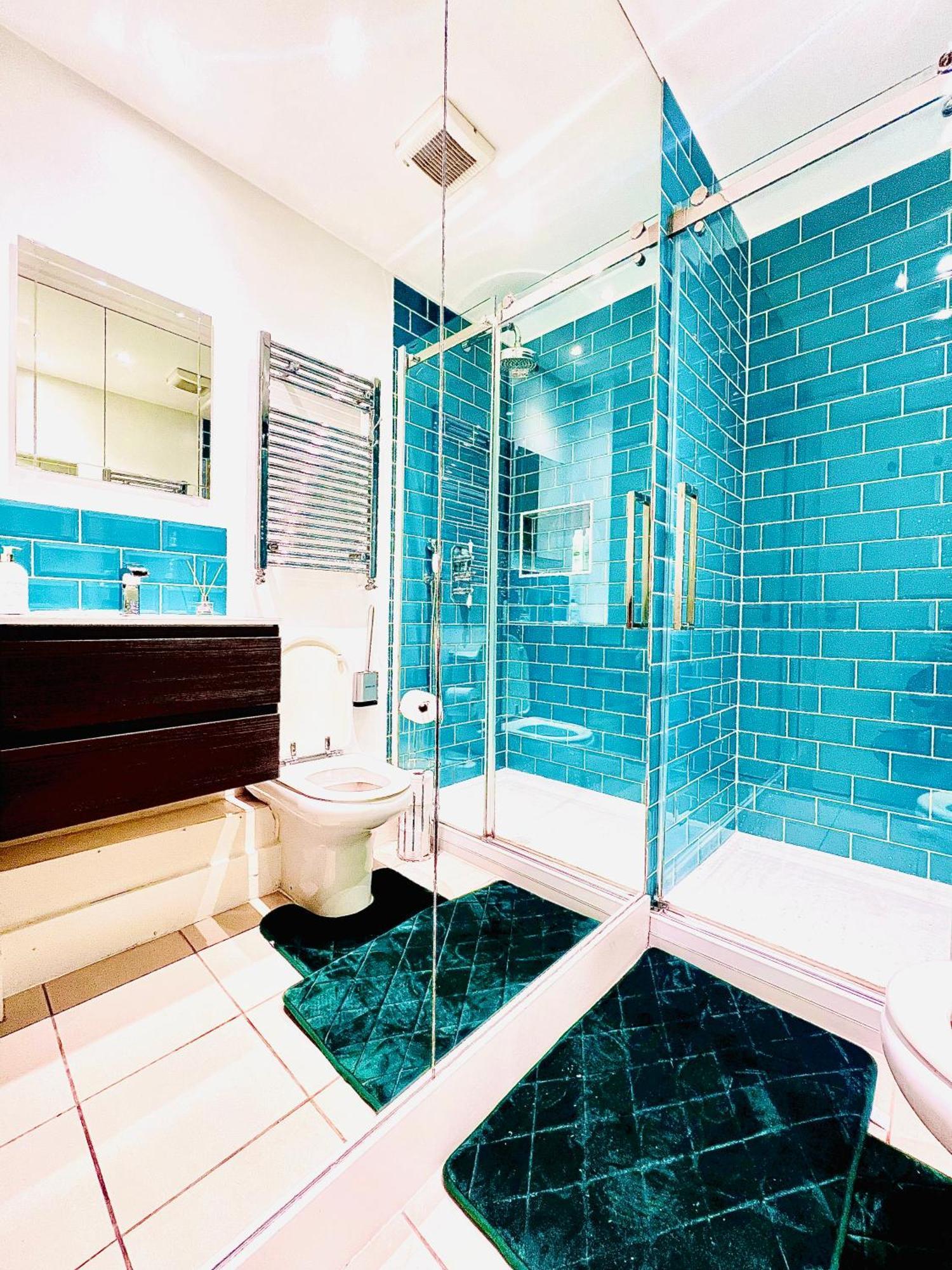 Luxxe Apartments, Kensington & Chelsea, Prime Location, With Many Stations, Westfield Shopping Centre Mins Away Walk Apartment *