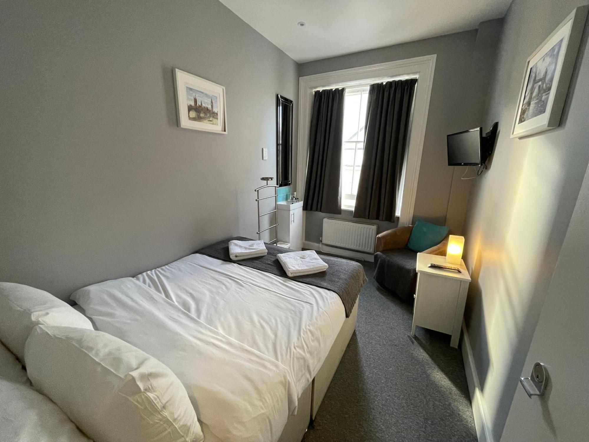 Ravna Gora 3* London
