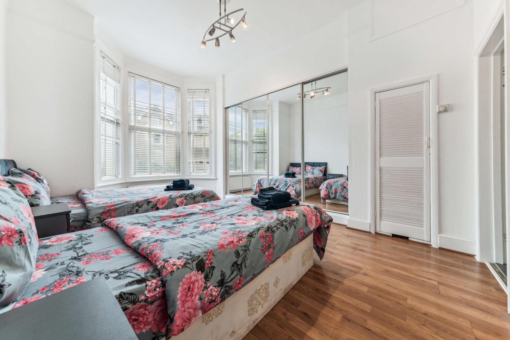 Cozy Wimbledon Apartment