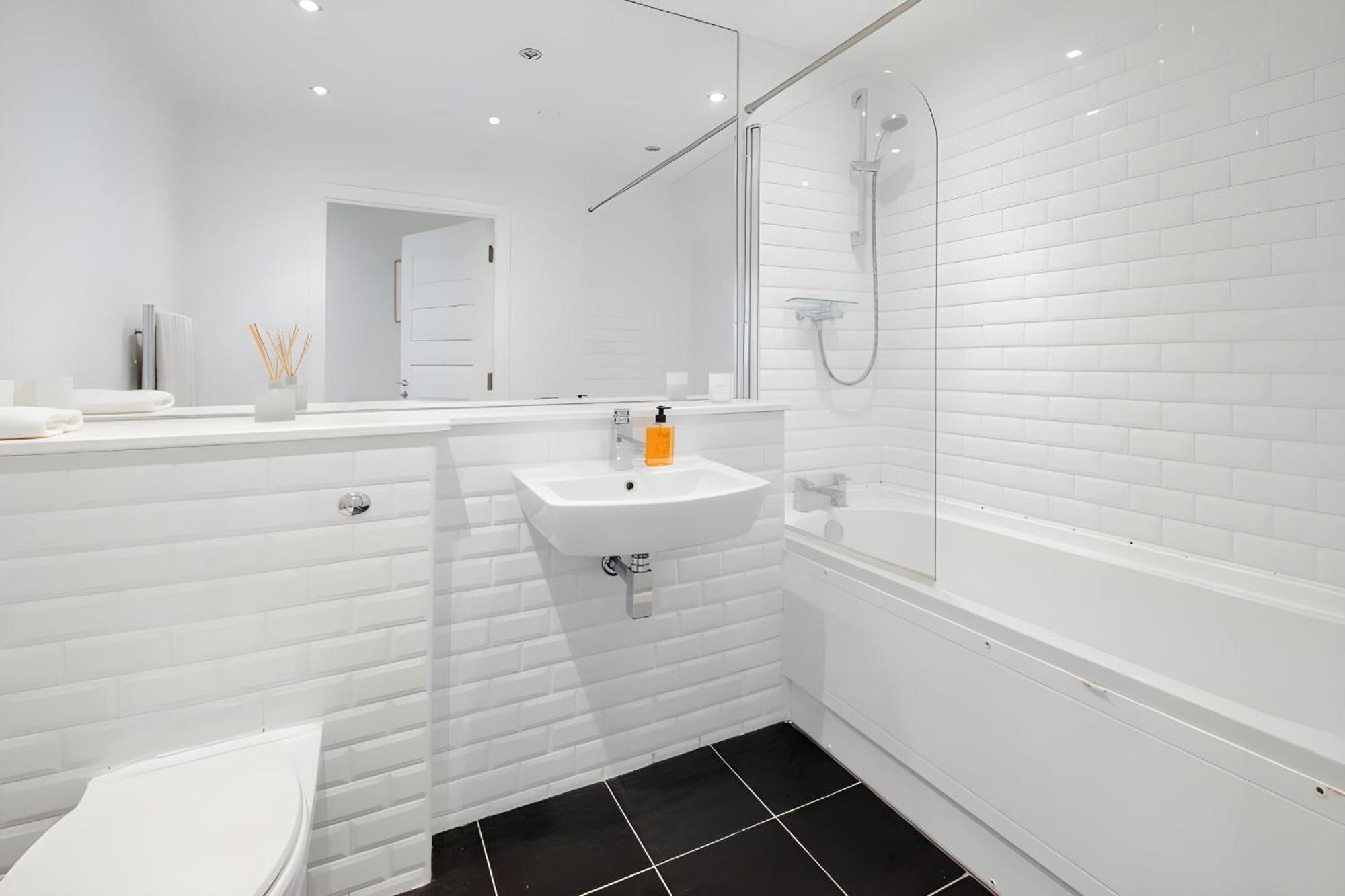 Large By Liverpool Street Station Apartment