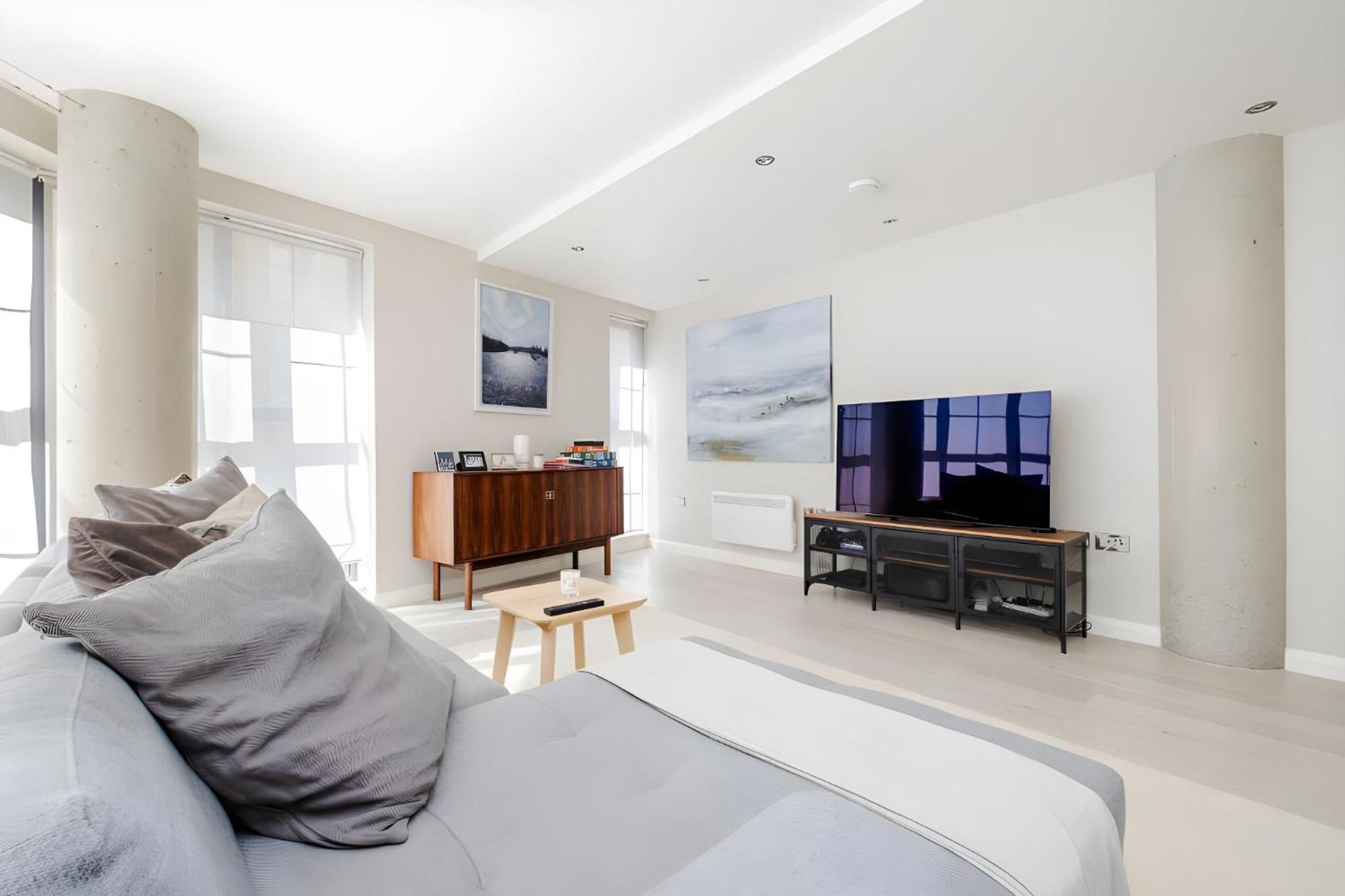 Large By Liverpool Street Station Apartment